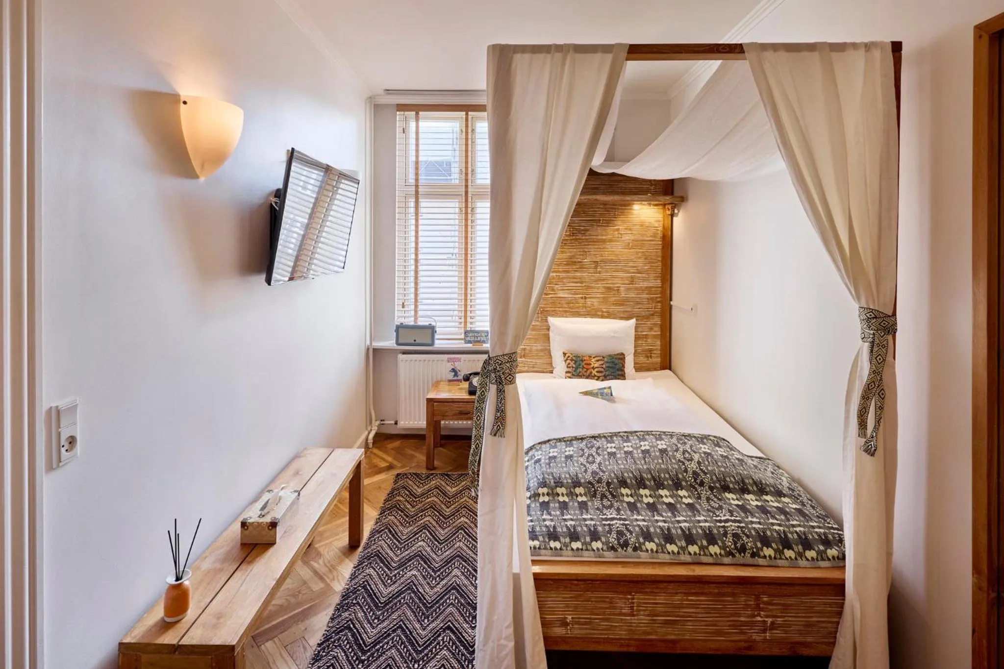 Bedroom, Bed in Axel Guldsmeden