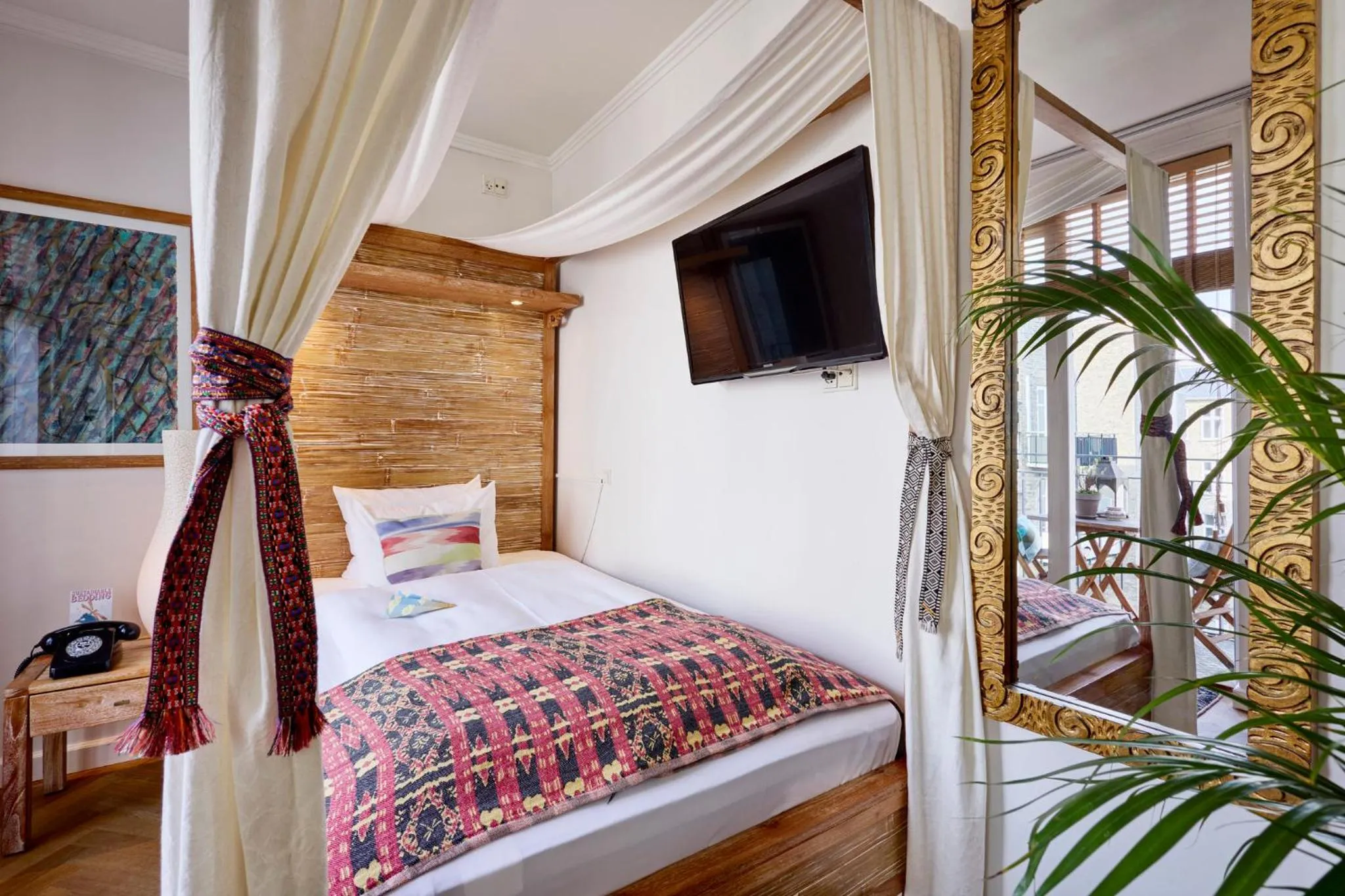 Bedroom, Bed in Axel Guldsmeden