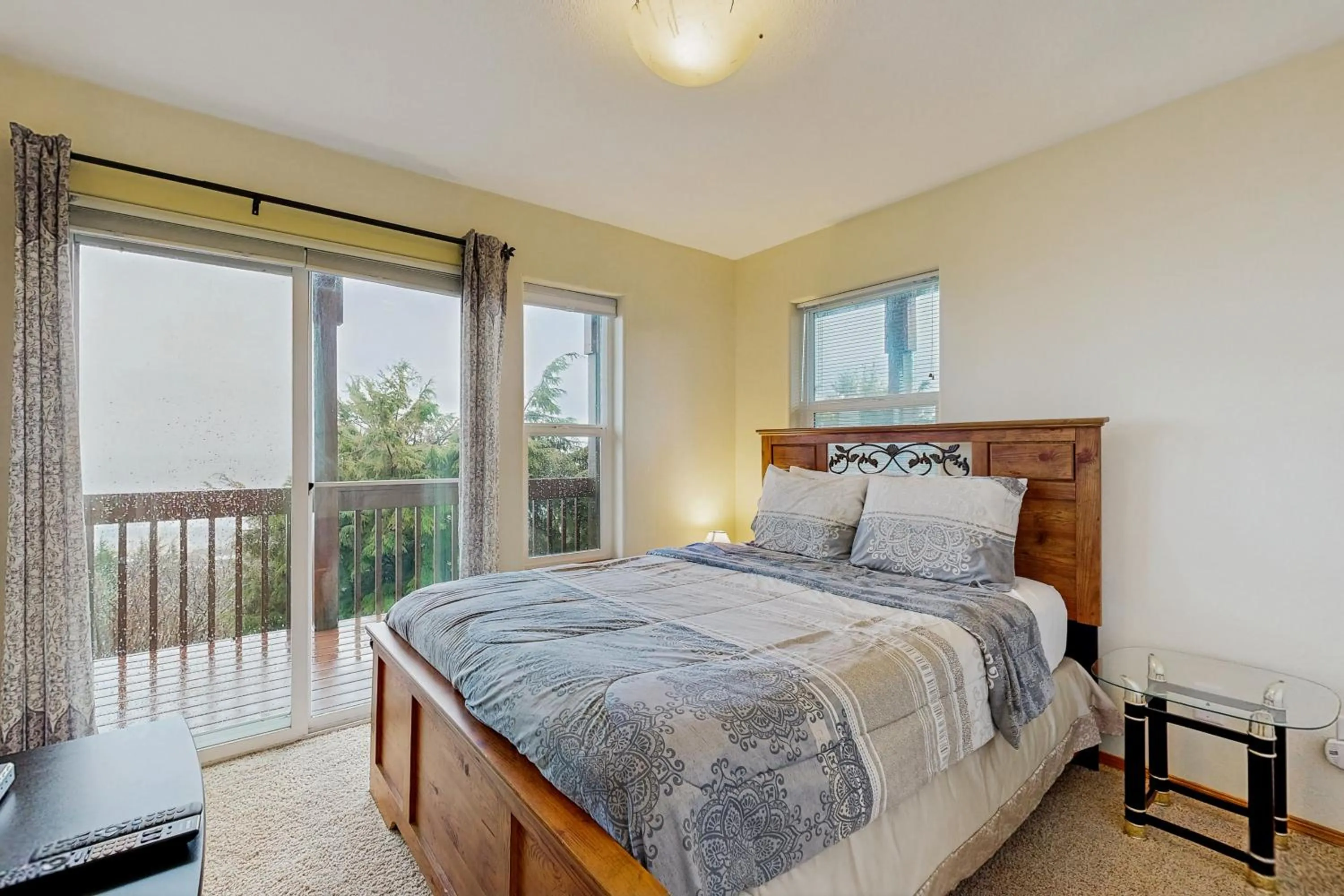 Bed in Pacific Coast Views