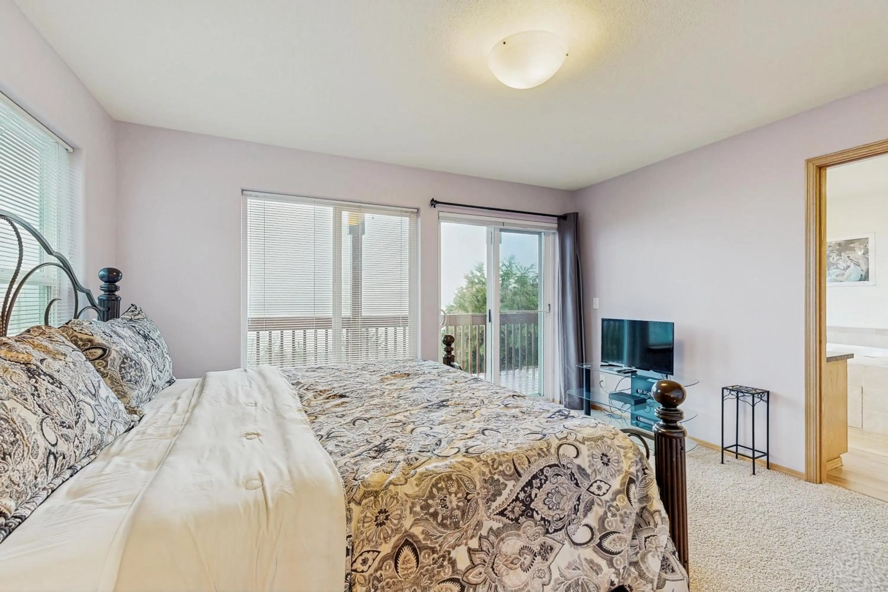 Bed in Pacific Coast Views