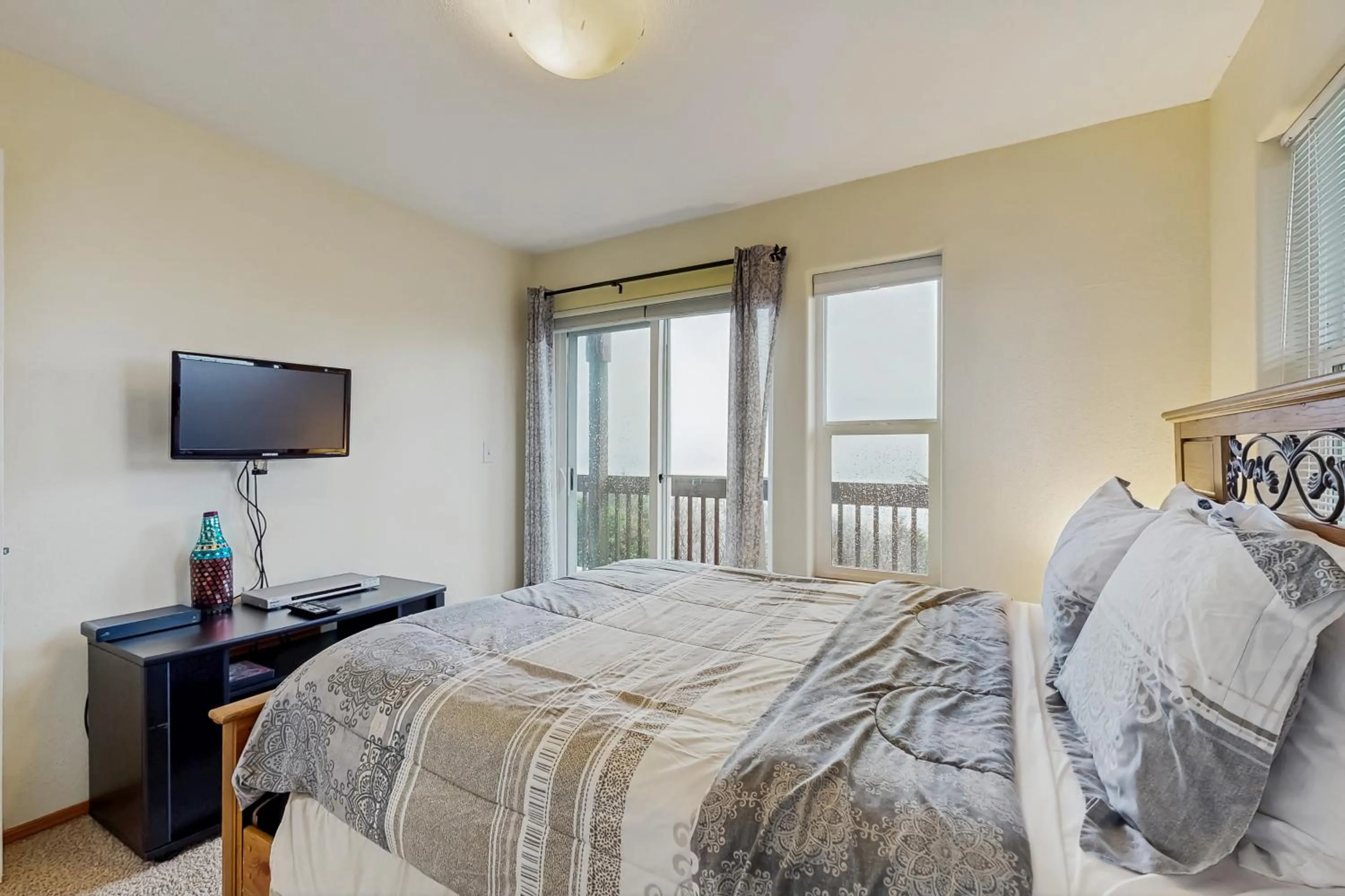 Bed in Pacific Coast Views