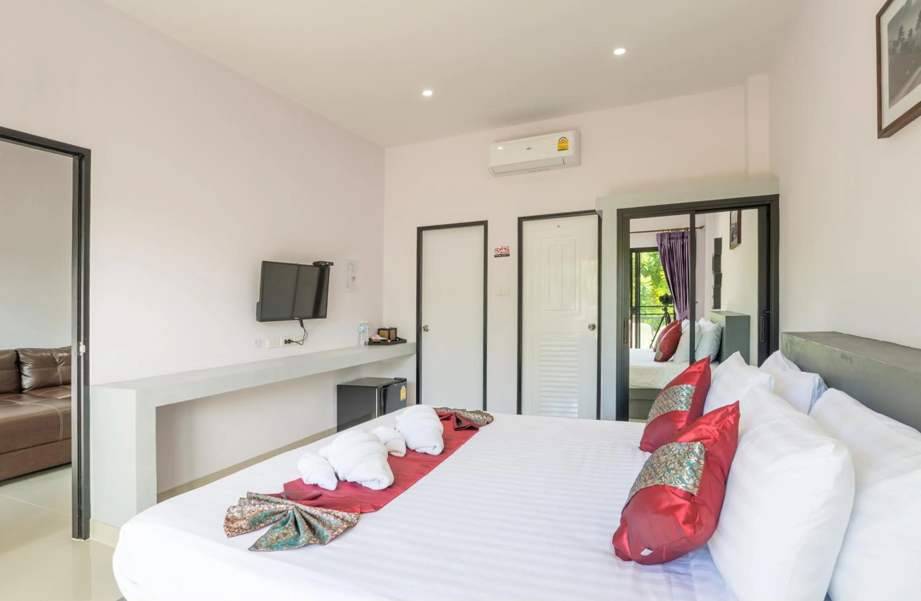 Photo of the whole room, Bed in Krabi Inn Resort