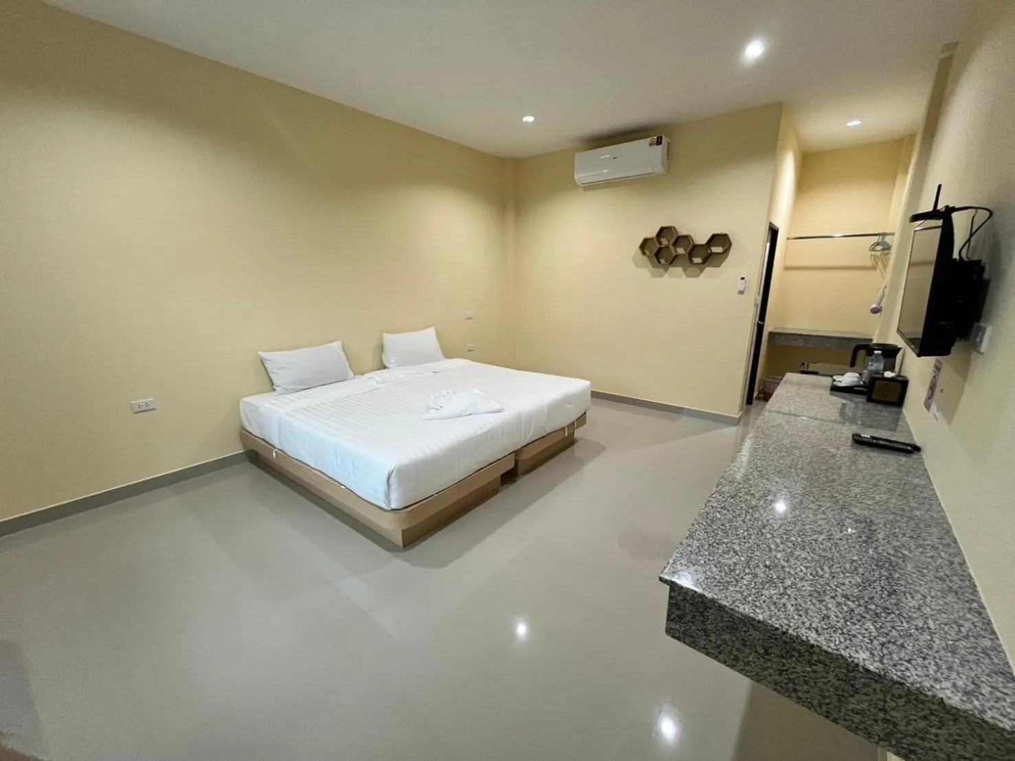 Bed in Krabi Inn Resort