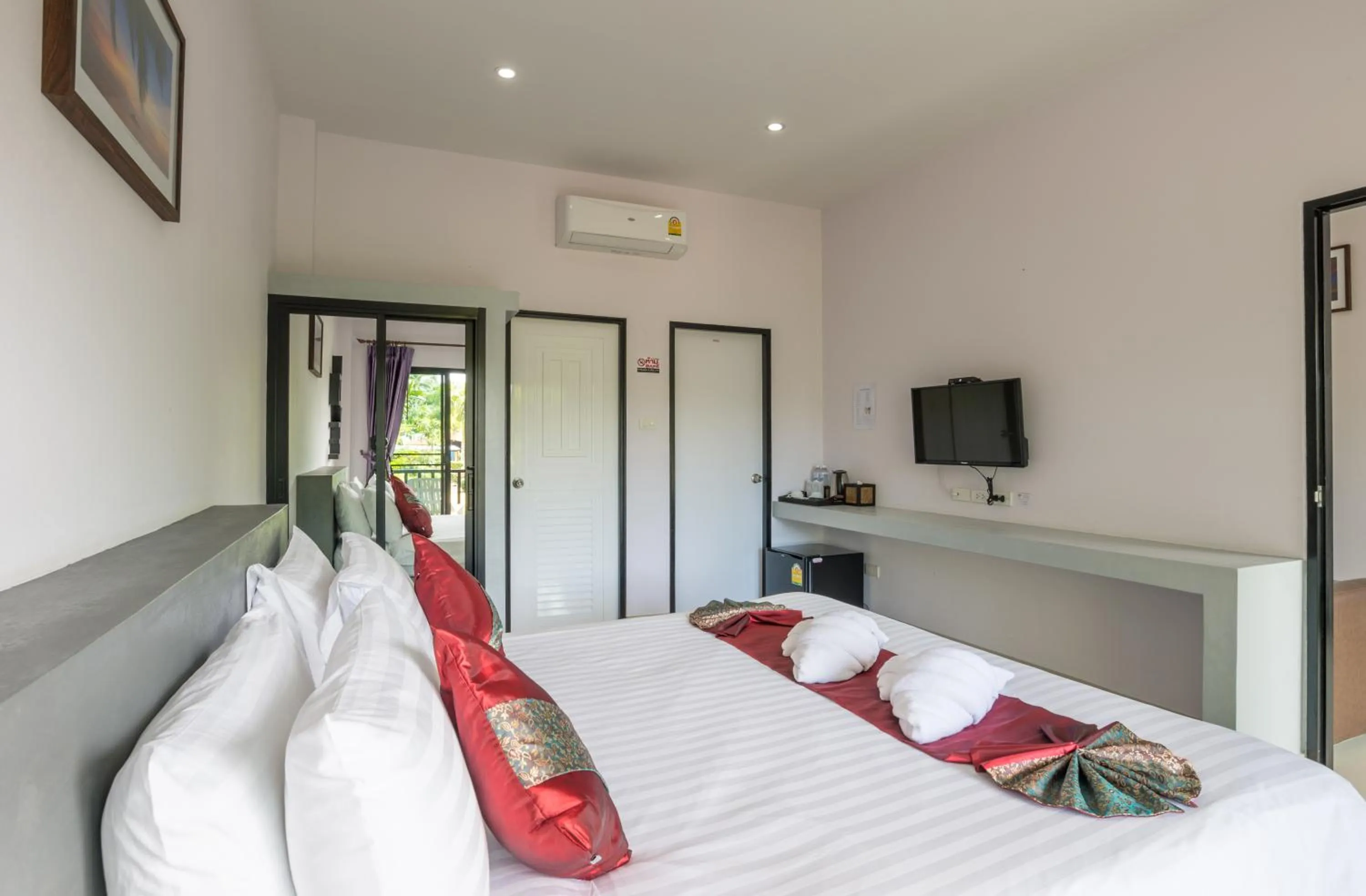 Photo of the whole room, Bed in Krabi Inn Resort