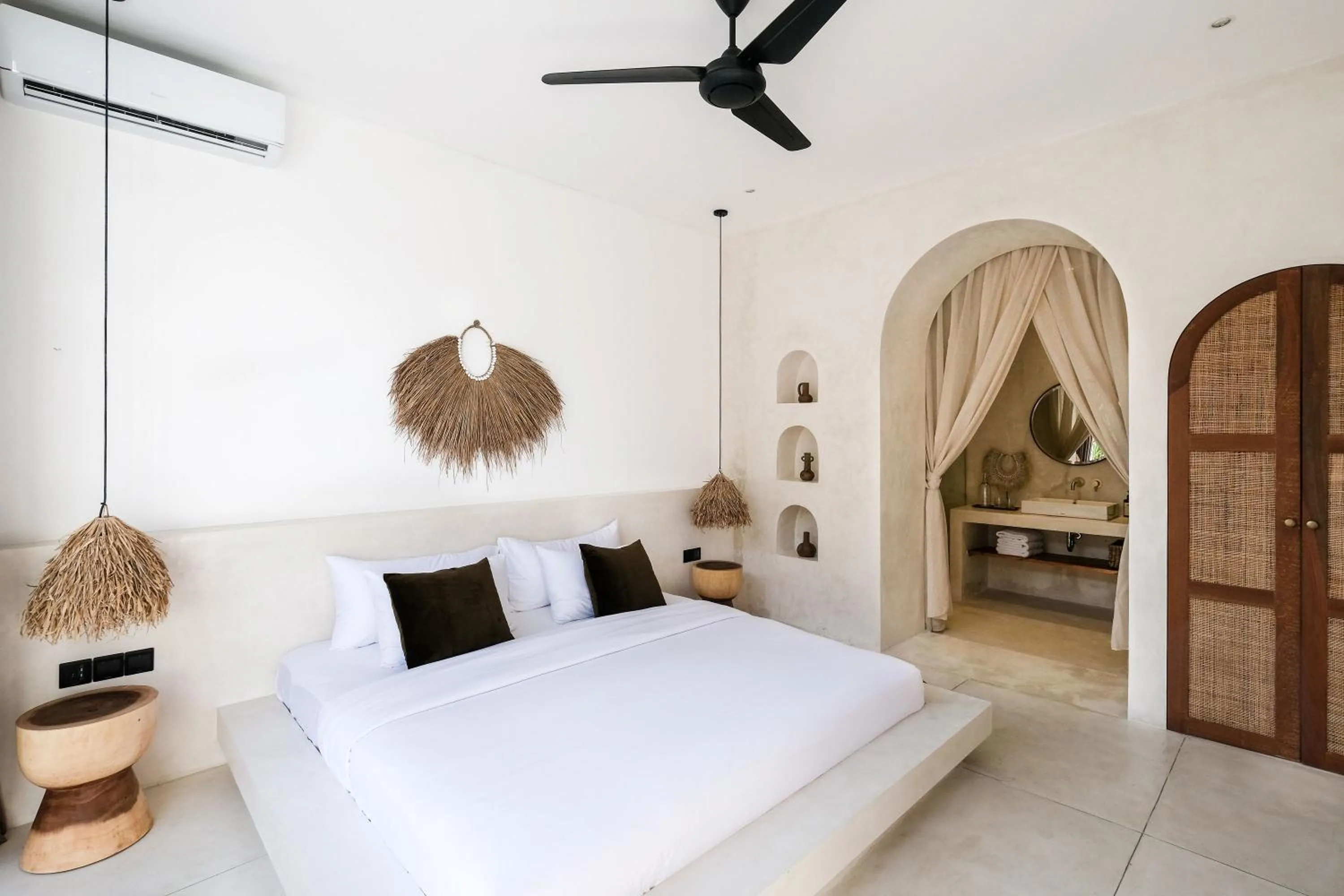 Bed in Mahi Mahi Villa & Suites