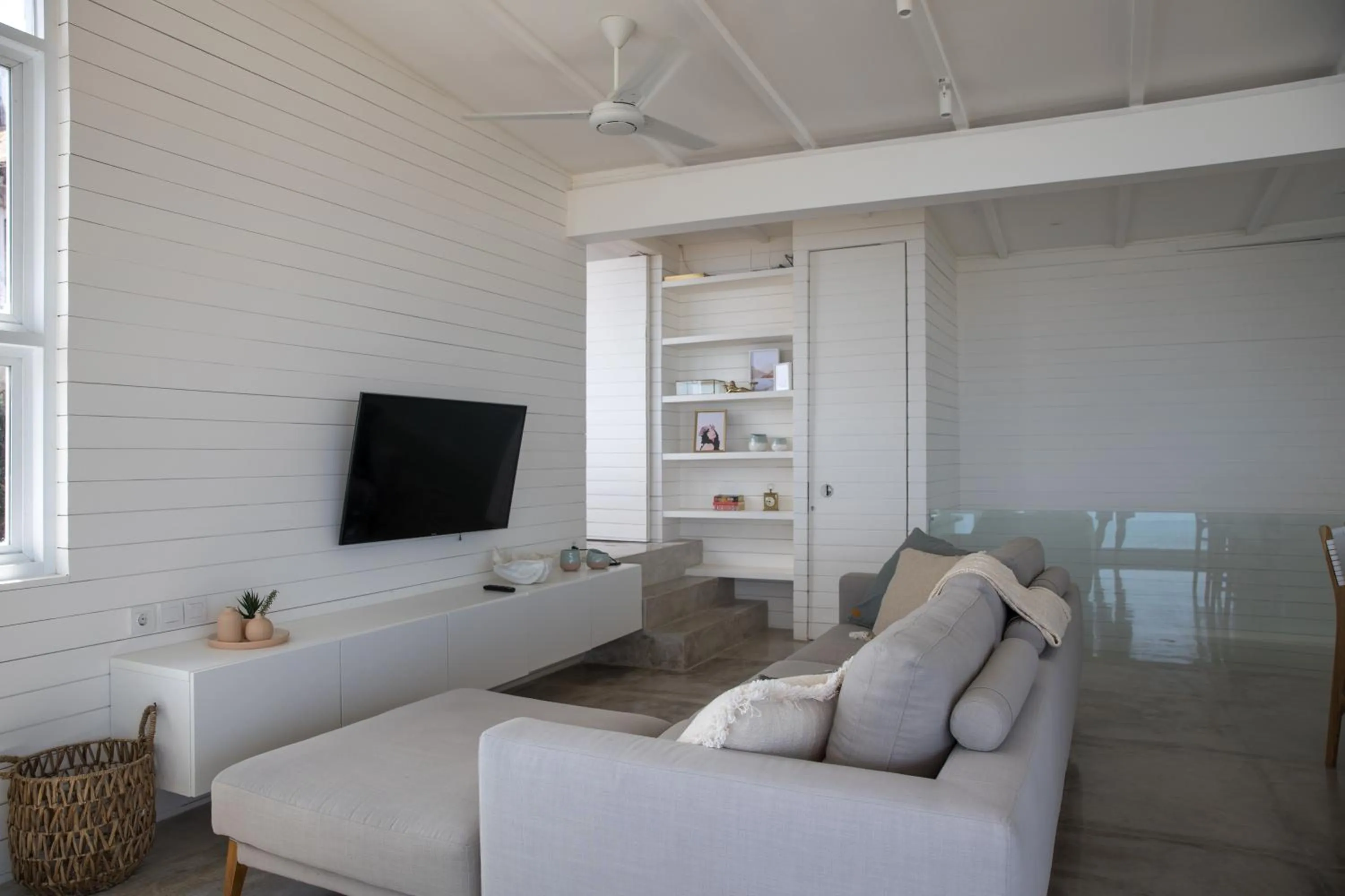 TV and multimedia in Mahi Mahi Villa & Suites