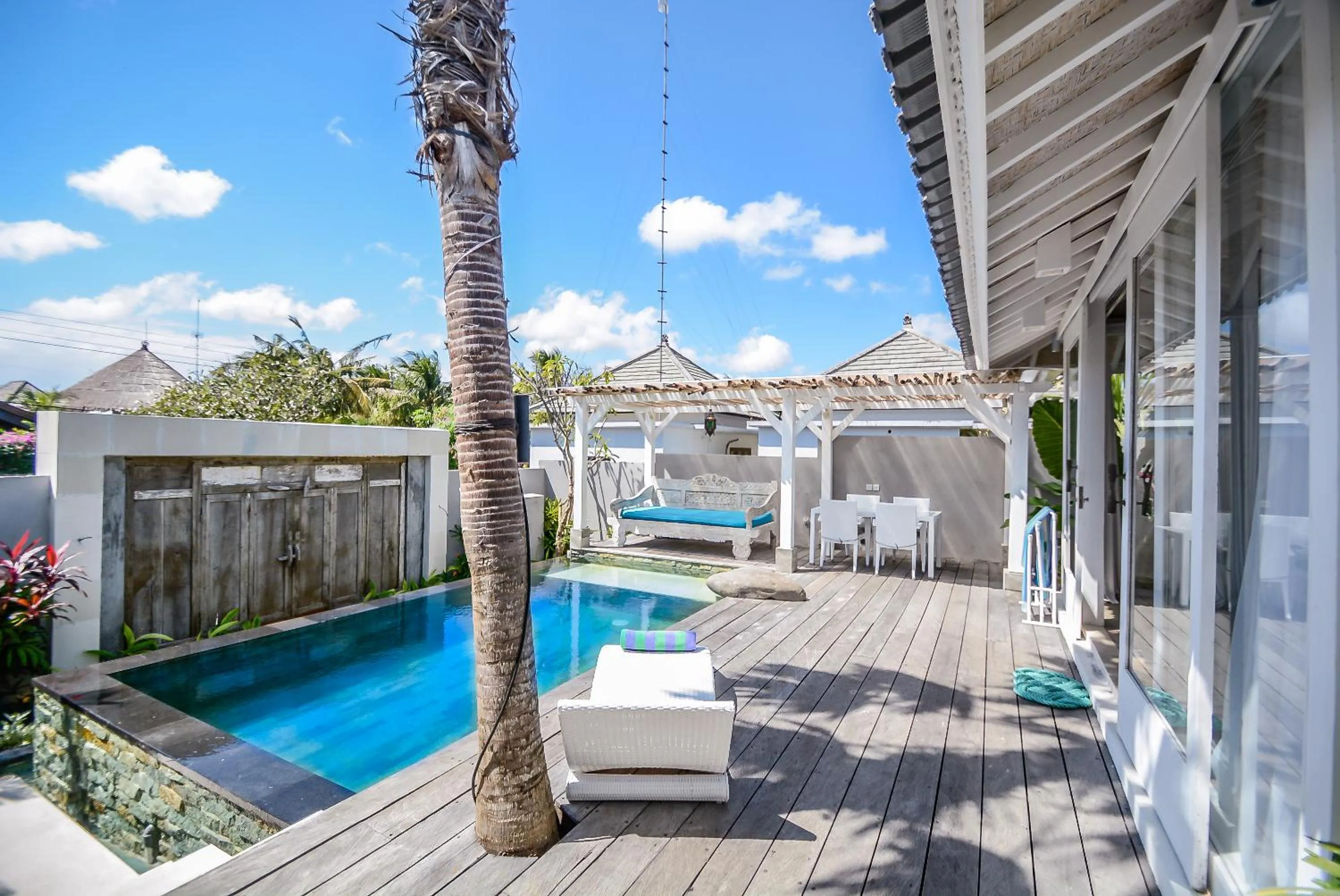 Swimming pool in Mahi Mahi Villa & Suites