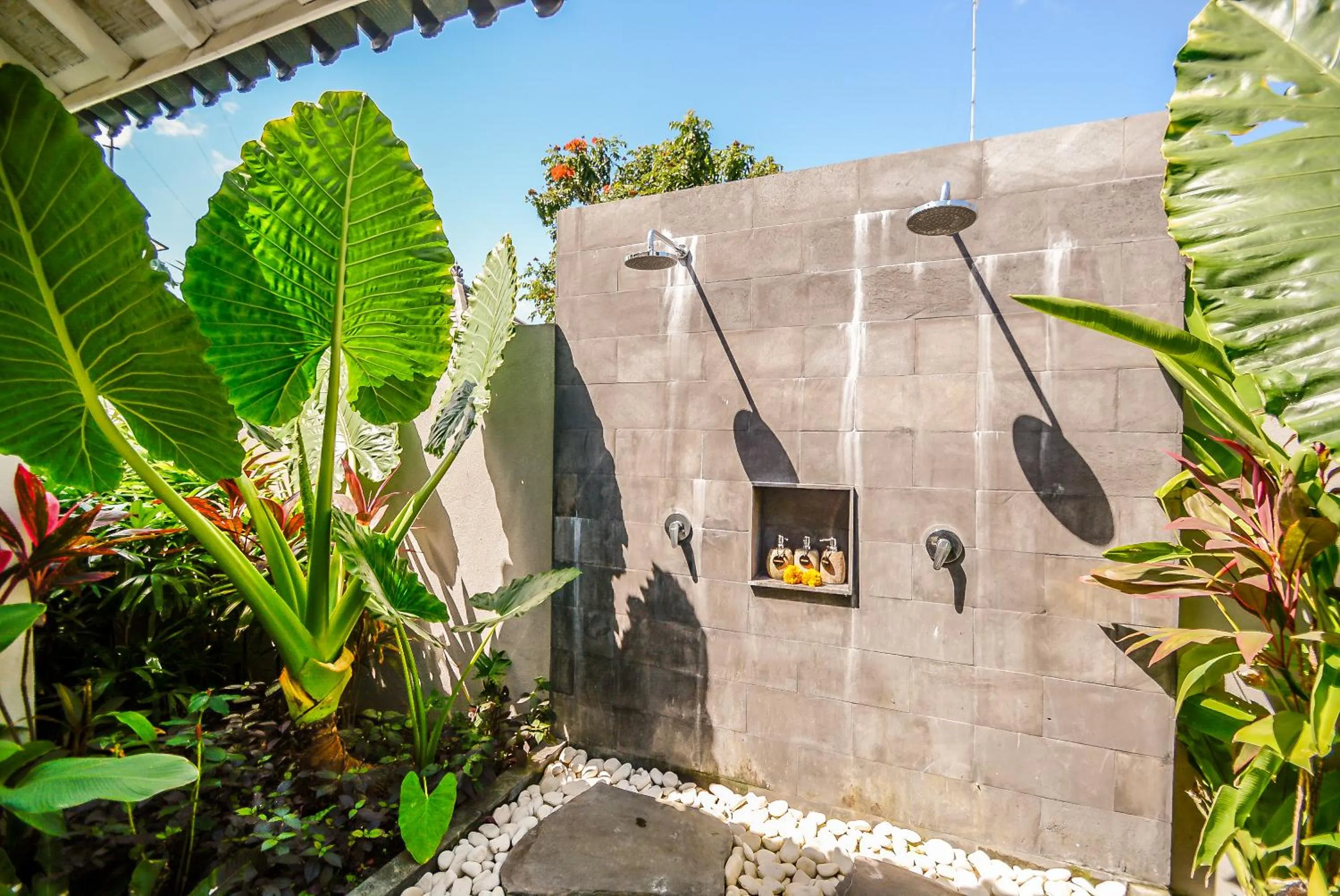 Shower in Mahi Mahi Villa & Suites