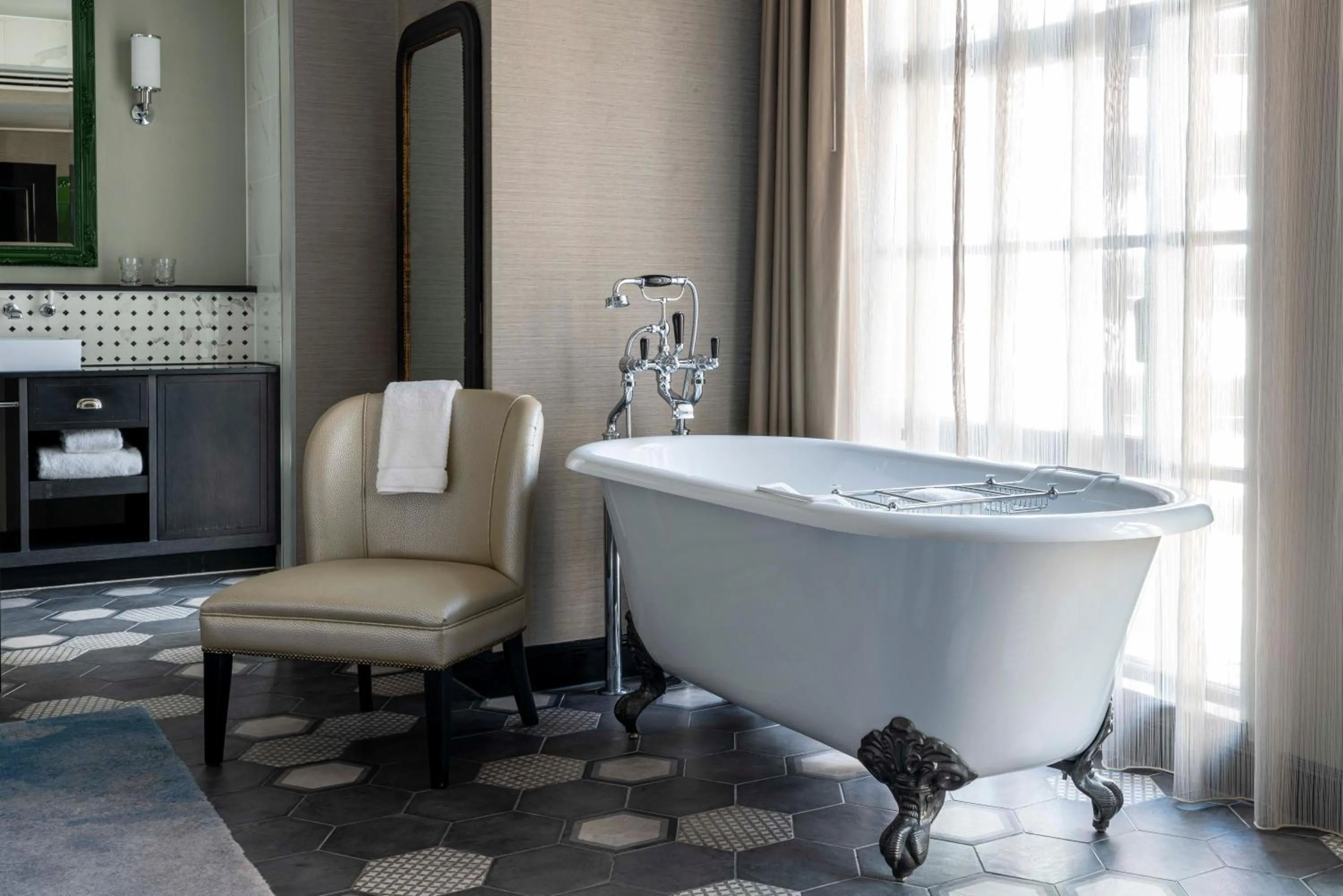 Bath in Mondrian London Shoreditch