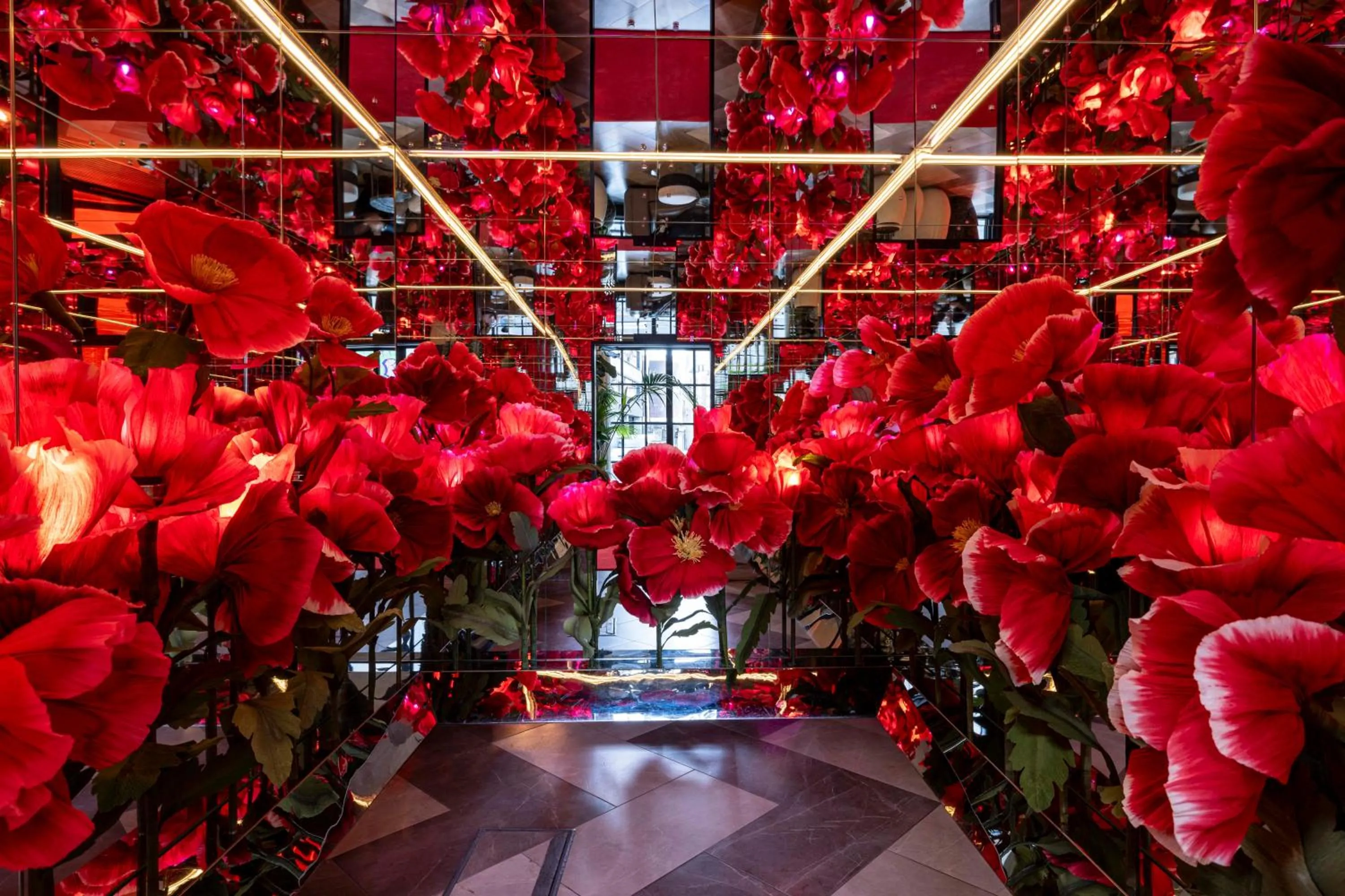 Lobby or reception in Mondrian London Shoreditch