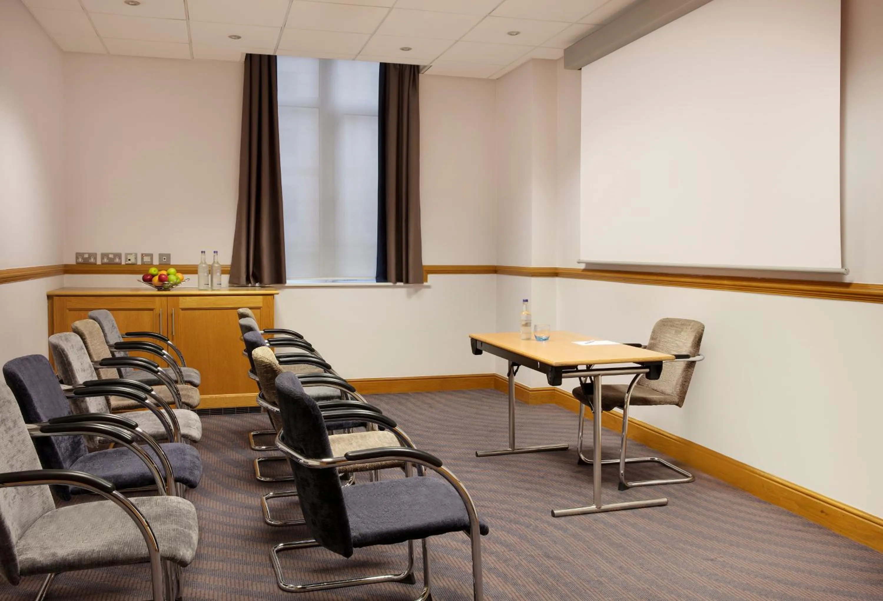 Meeting/conference room in Leonardo Hotel London Croydon
