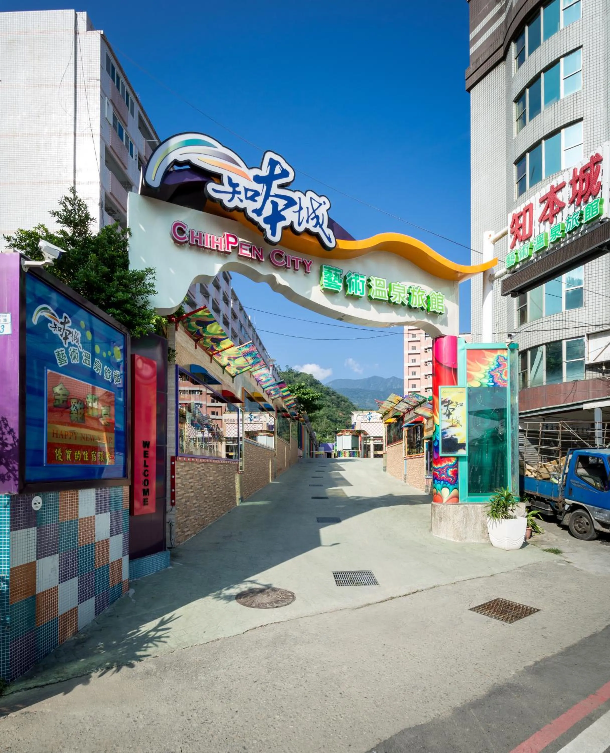 Facade/entrance in Chihpan City