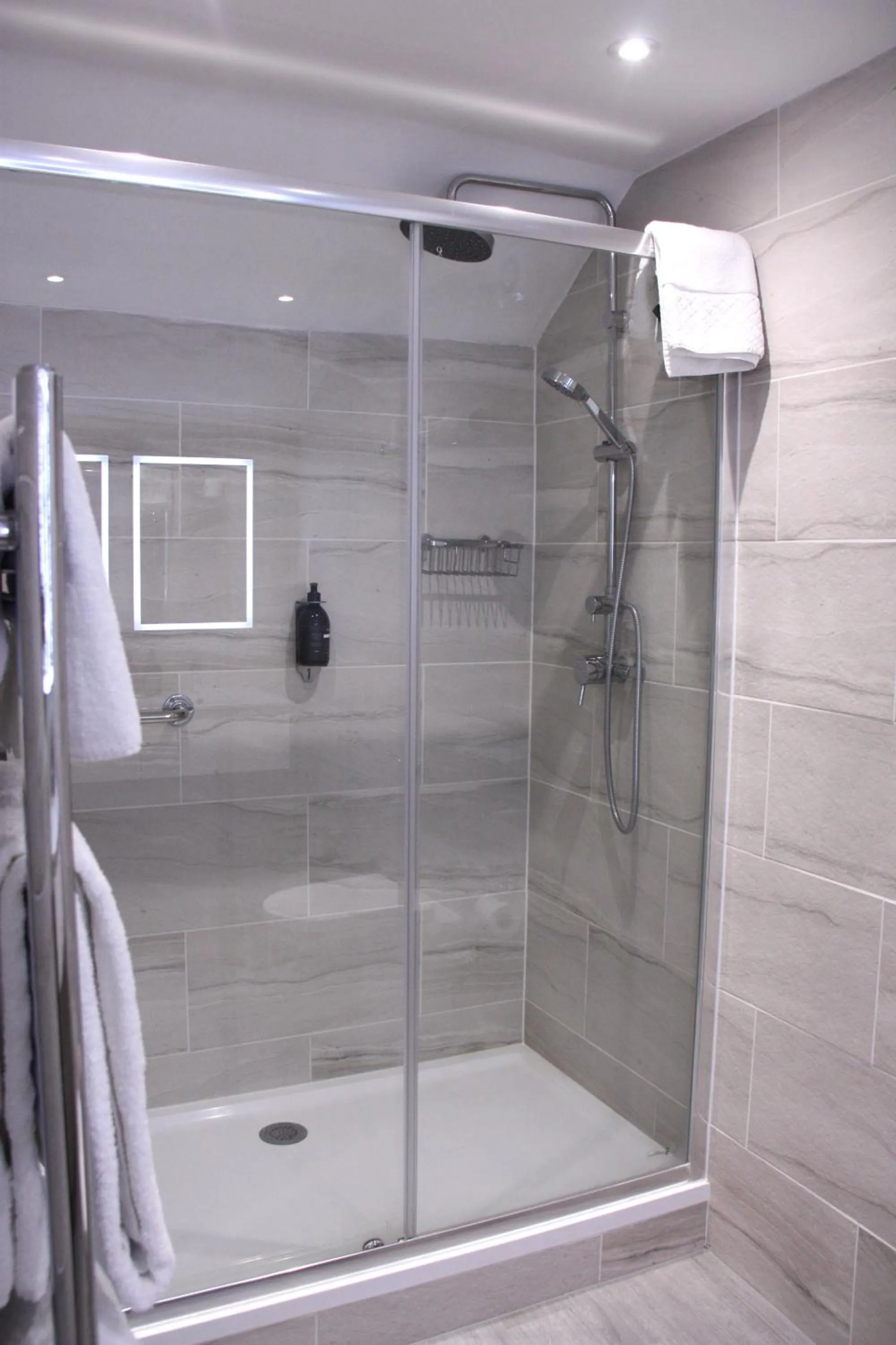 Bathroom in West Lodge Park