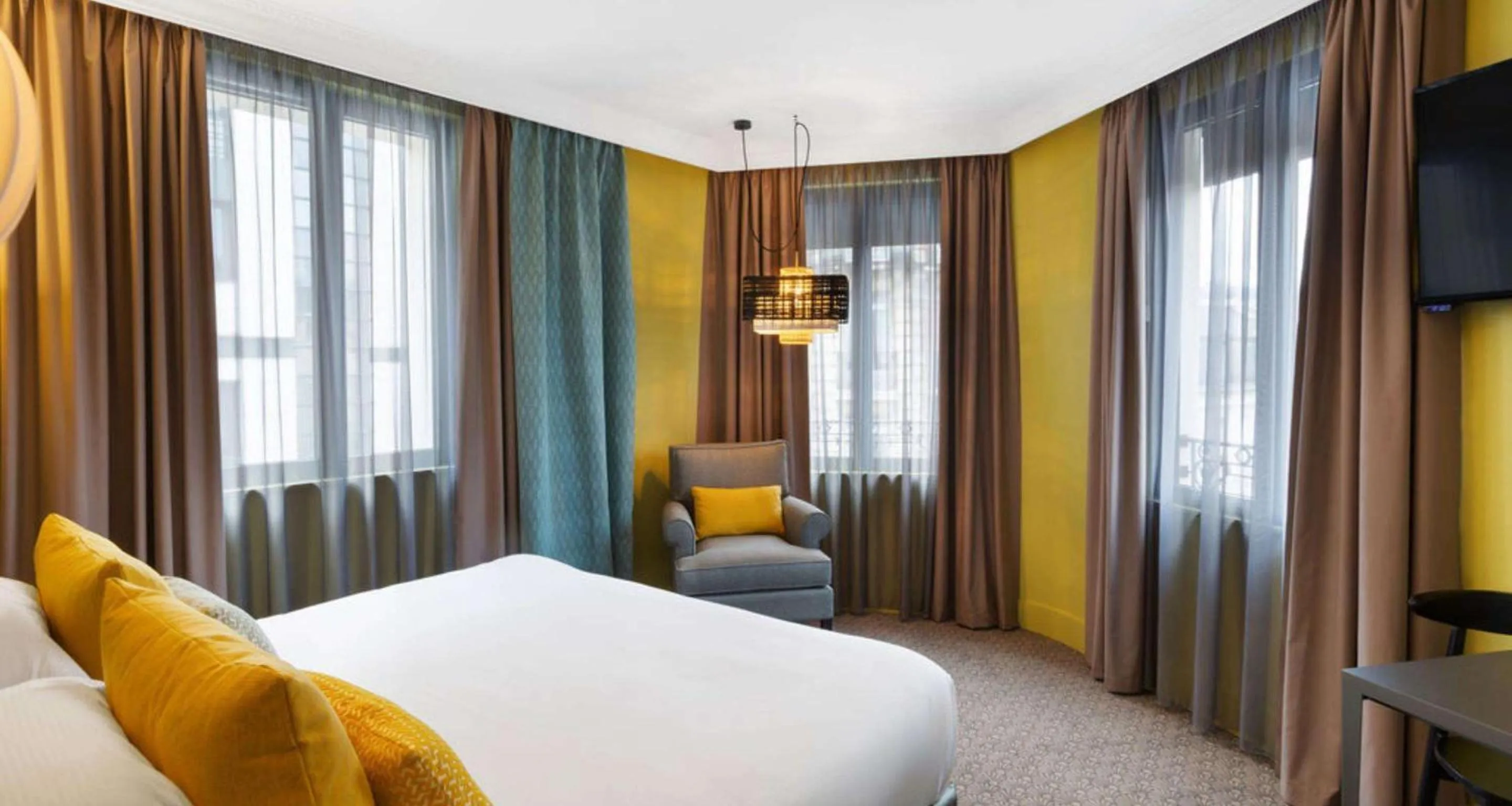 Bedroom, Bed in Best Western Plus Hotel de Dieppe 1880