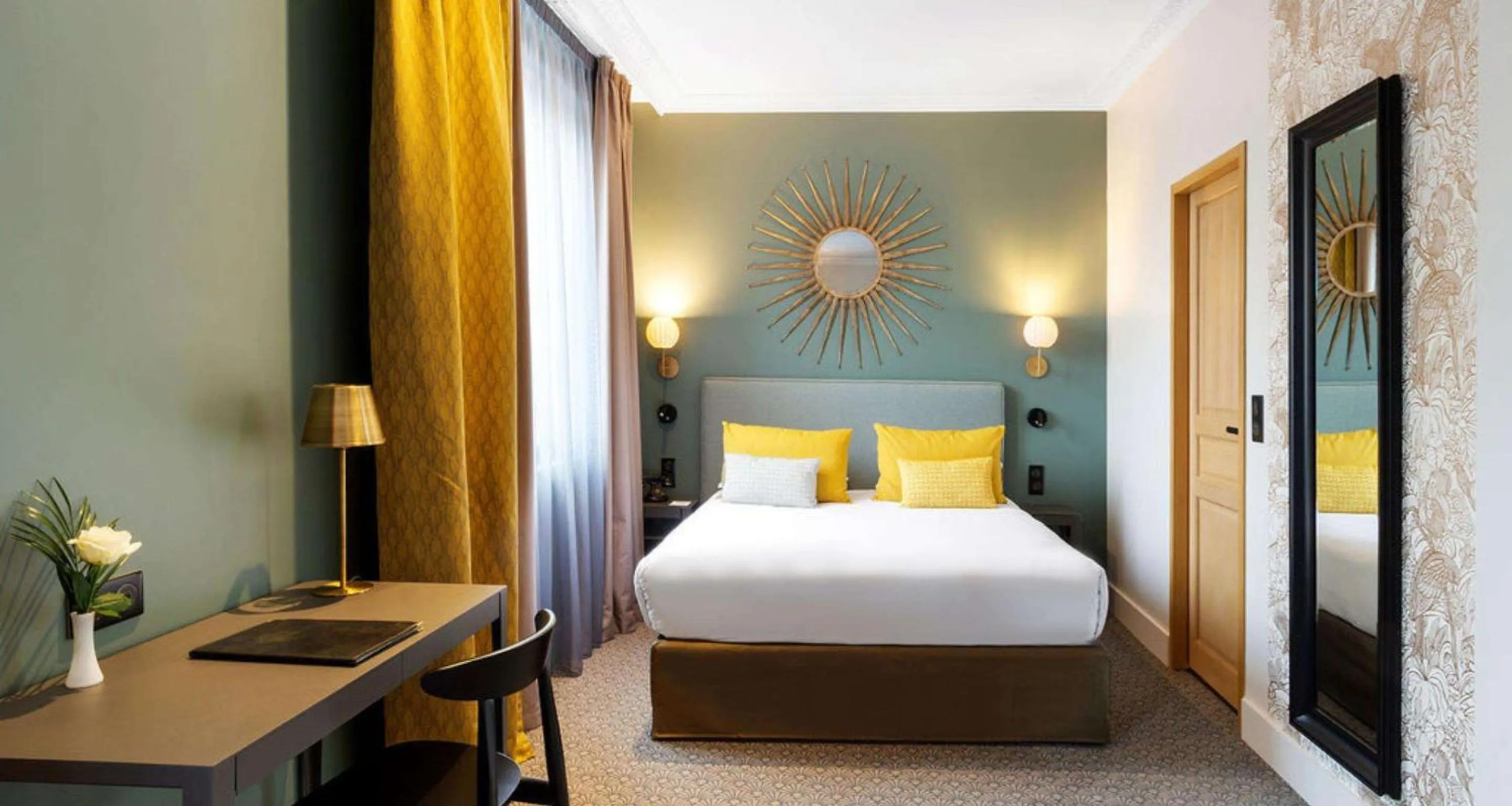 Bedroom, Bed in Best Western Plus Hotel de Dieppe 1880