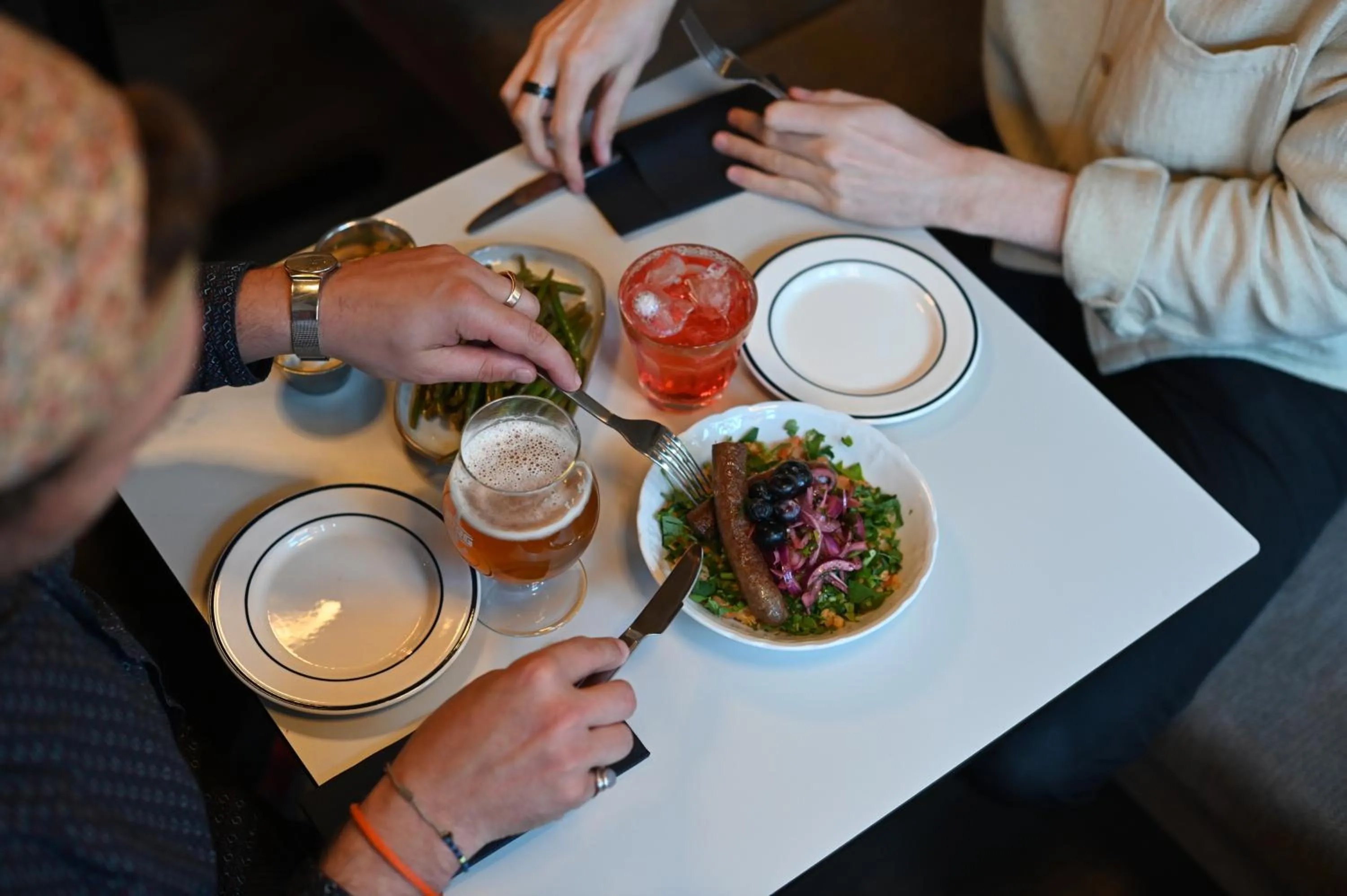 Restaurant/places to eat in Hotel Local 101