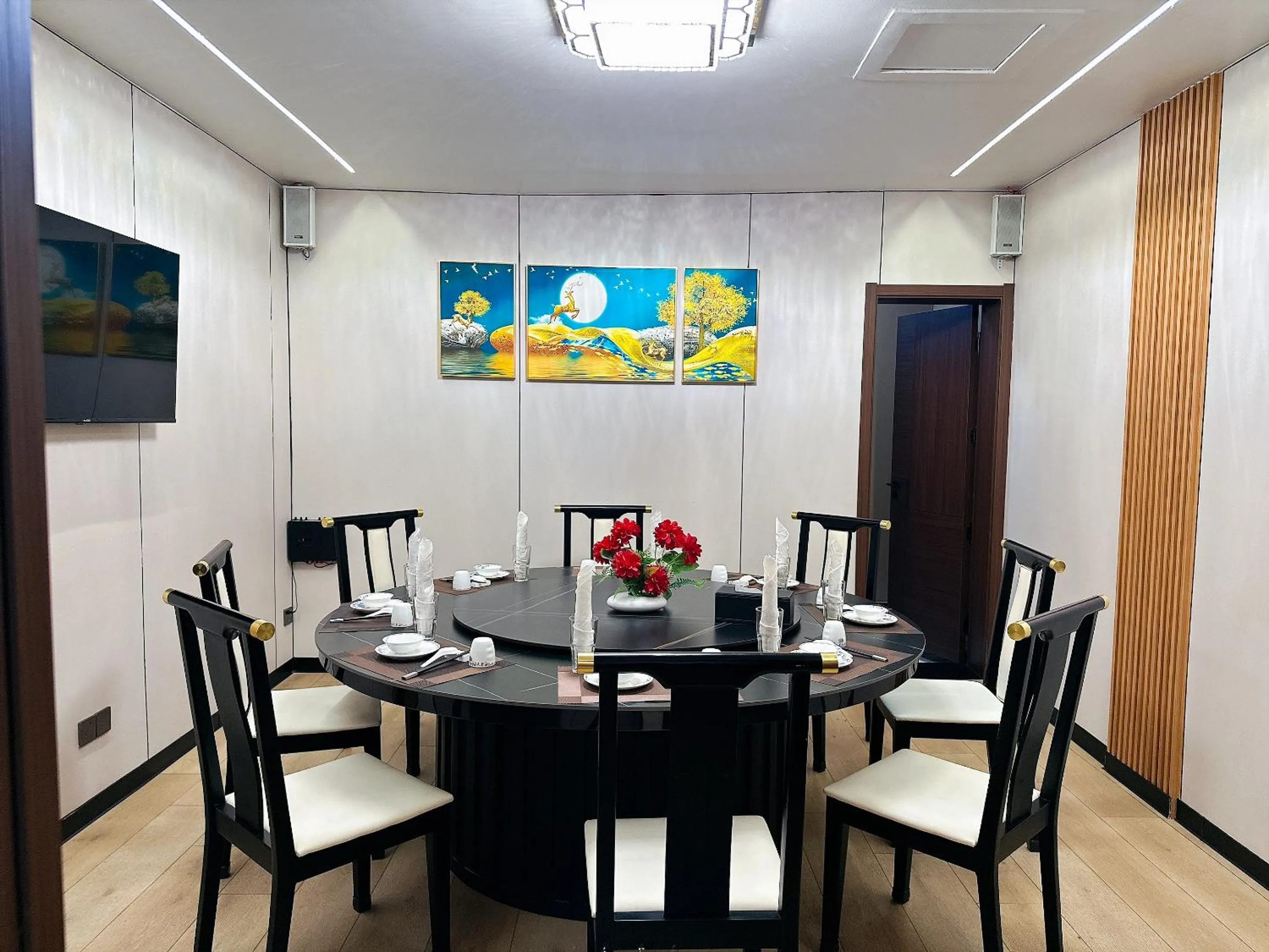 TV and multimedia in Nanjing Restaurant & Motel