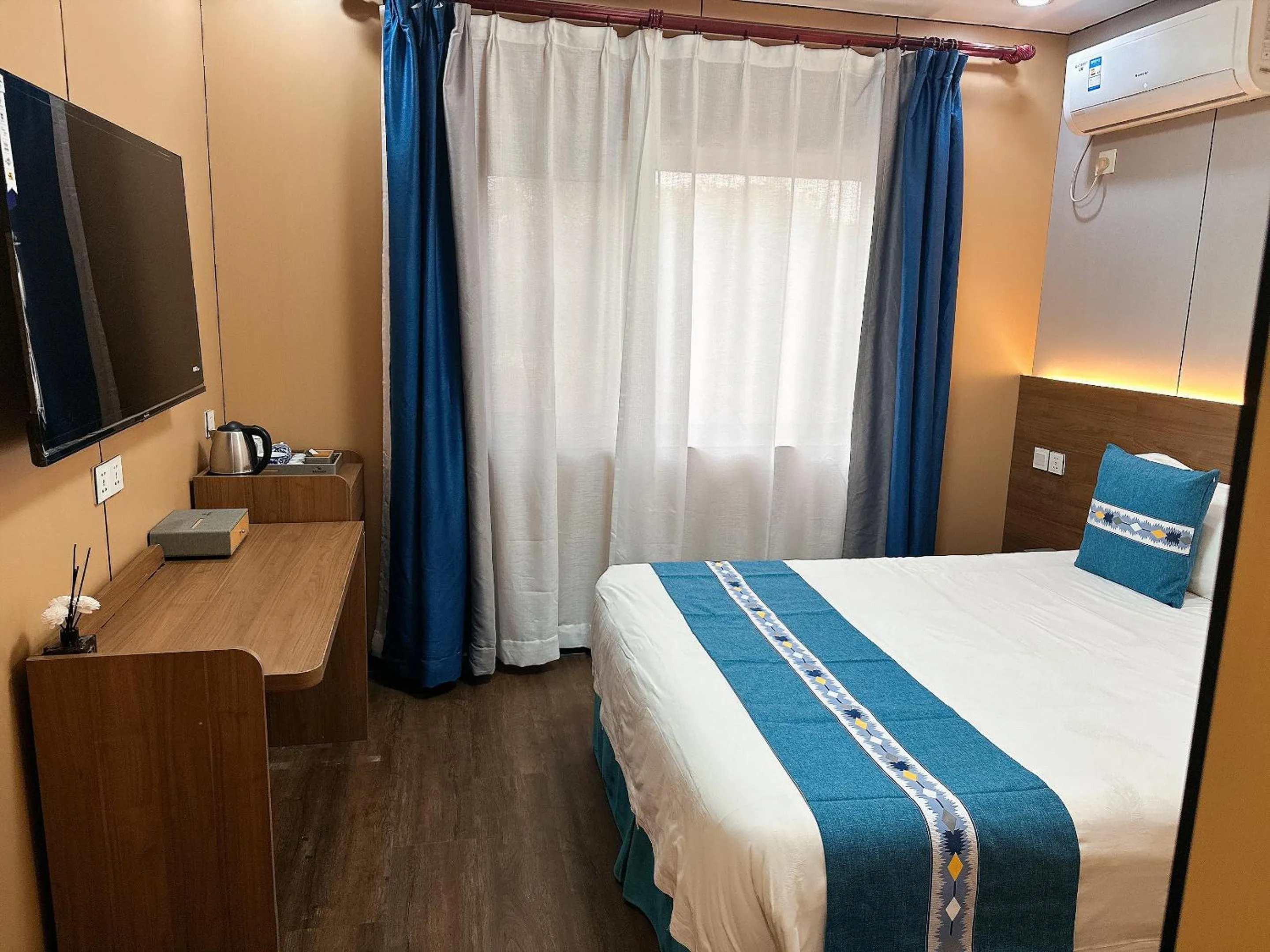 Bed in Nanjing Restaurant & Motel