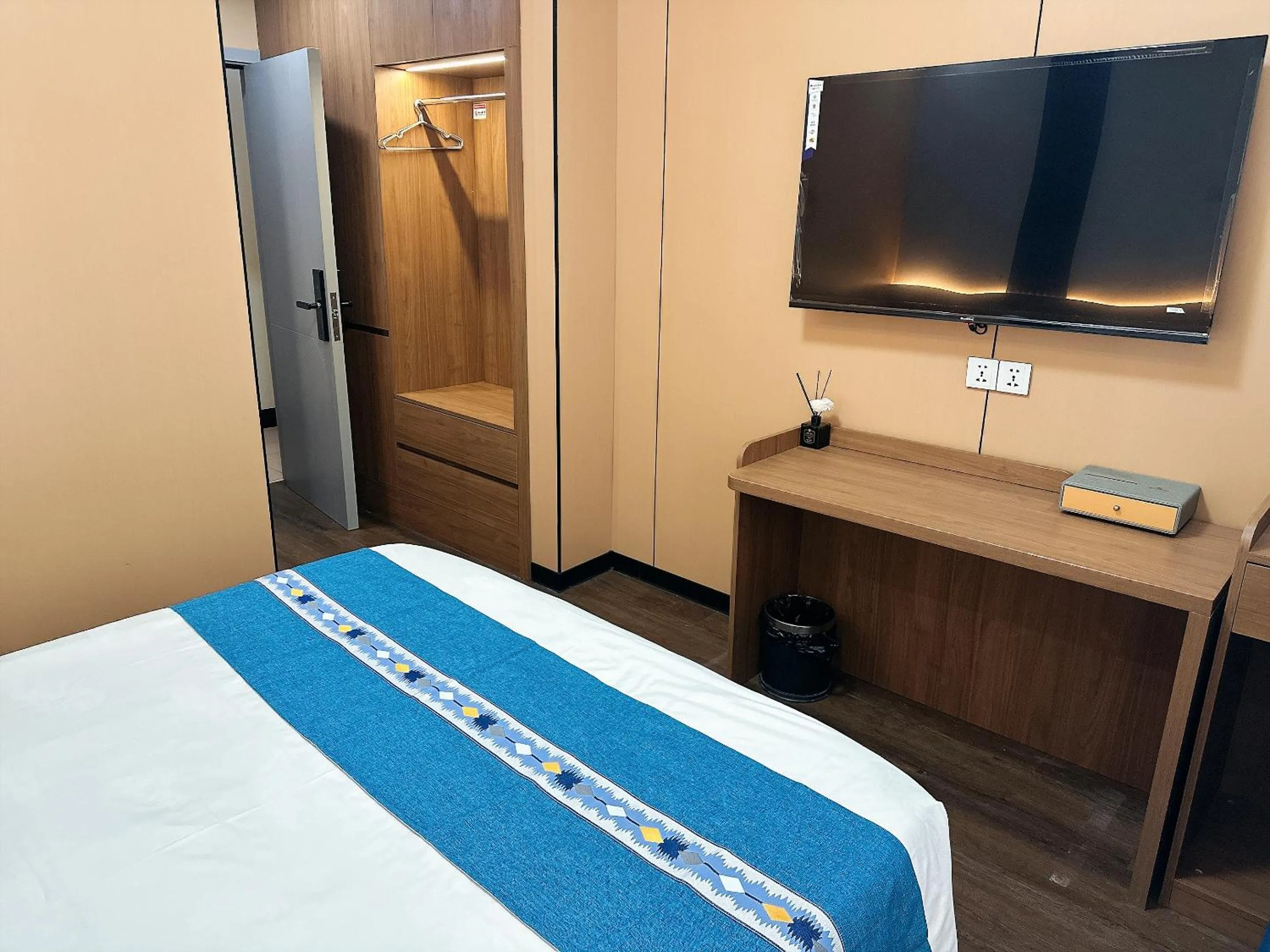 Bed in Nanjing Restaurant & Motel