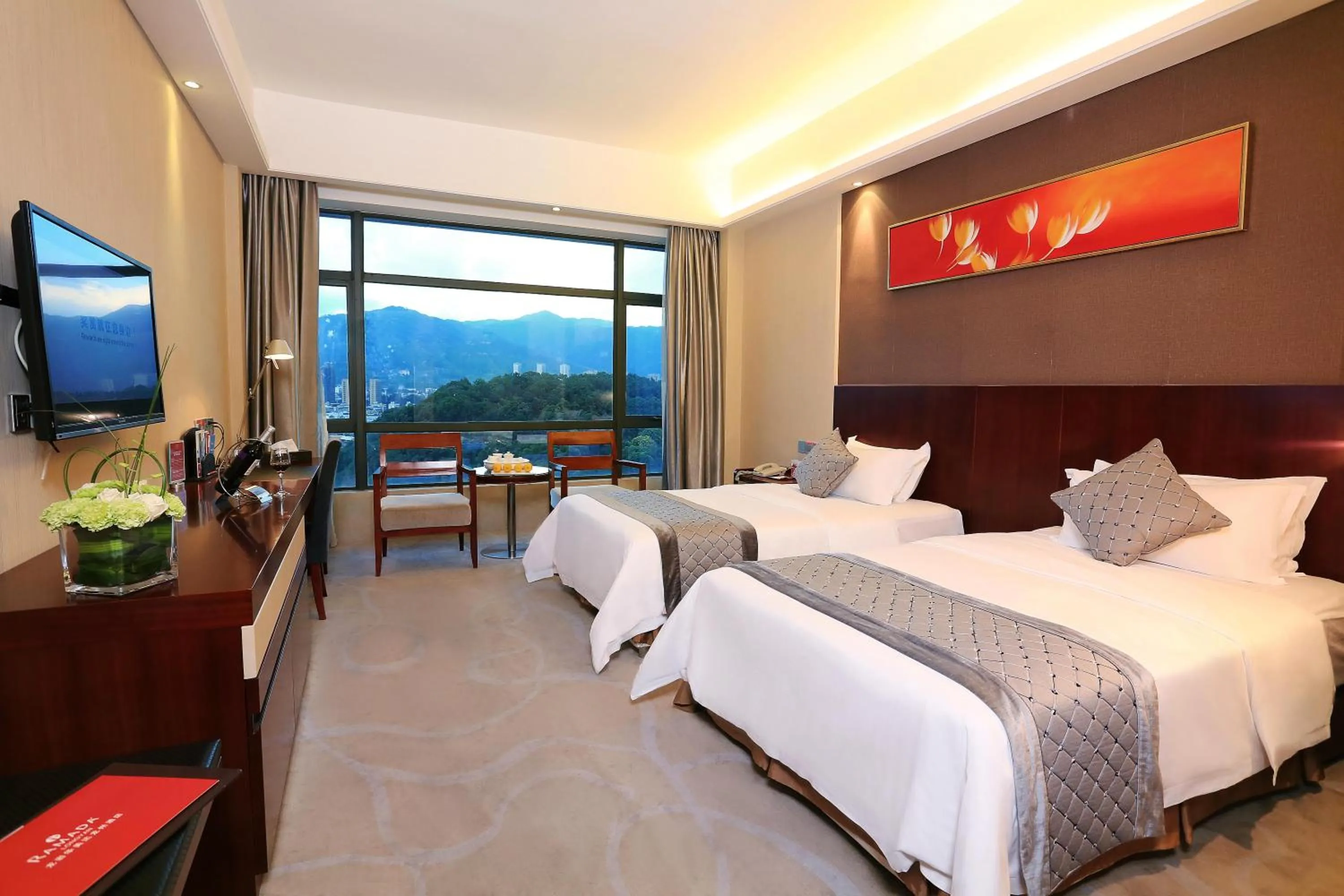 Photo of the whole room, Mountain View in Ramada Longyan