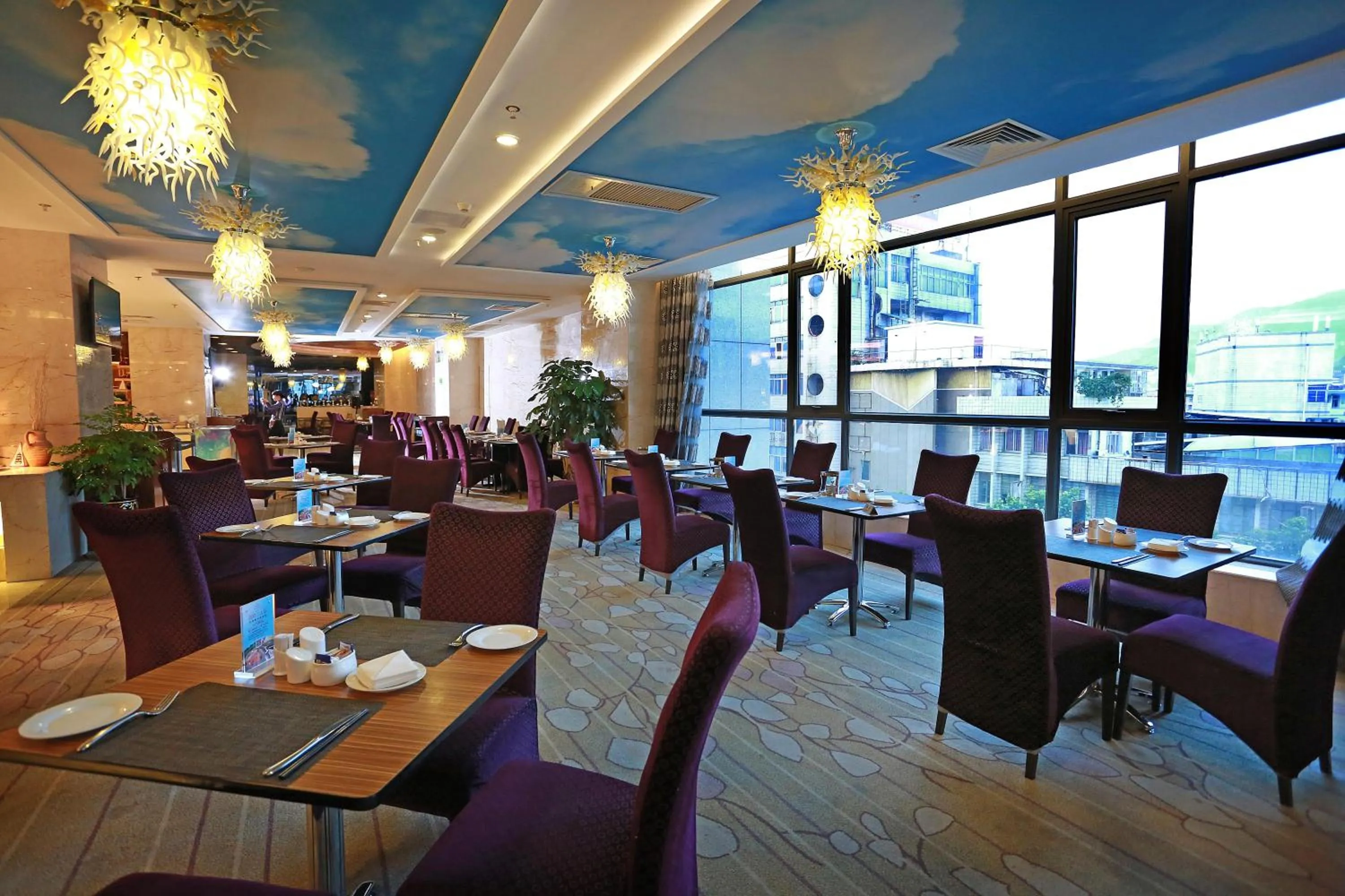 Restaurant/Places to Eat in Ramada Longyan