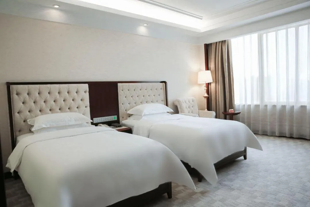 Bed in Ramada Shenzhen Baoan