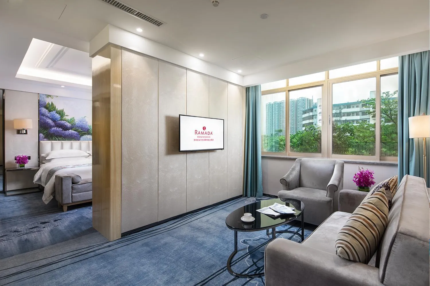 Living room in Ramada Shenzhen Baoan