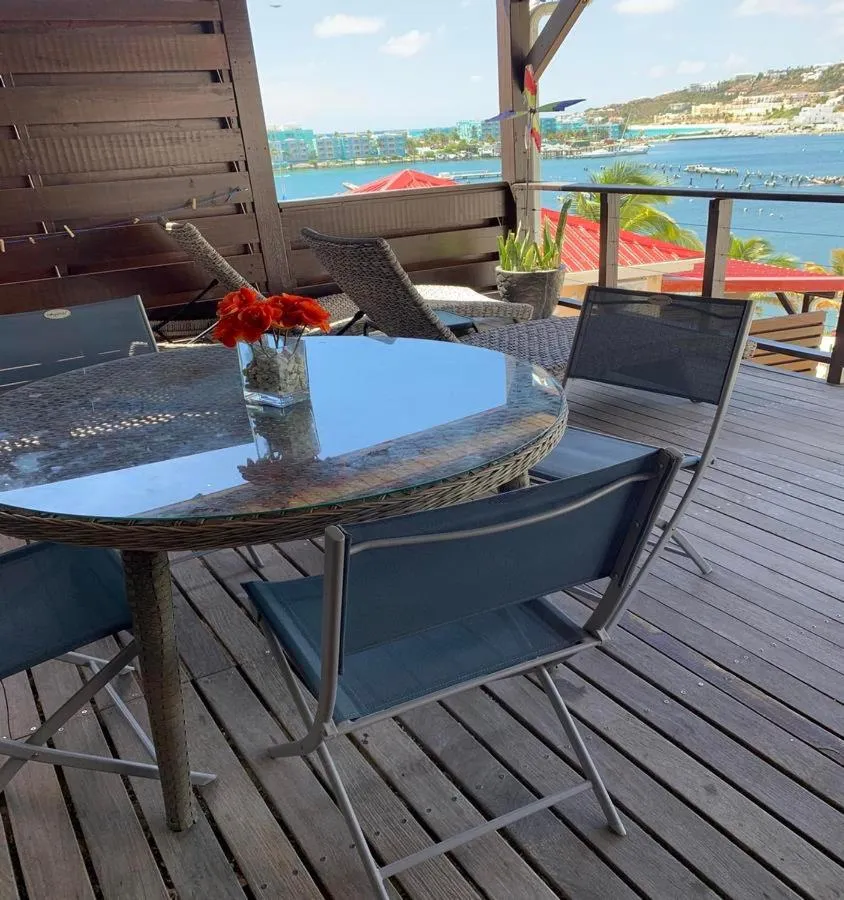 Sea view in Les Balcons d'Oyster Pond