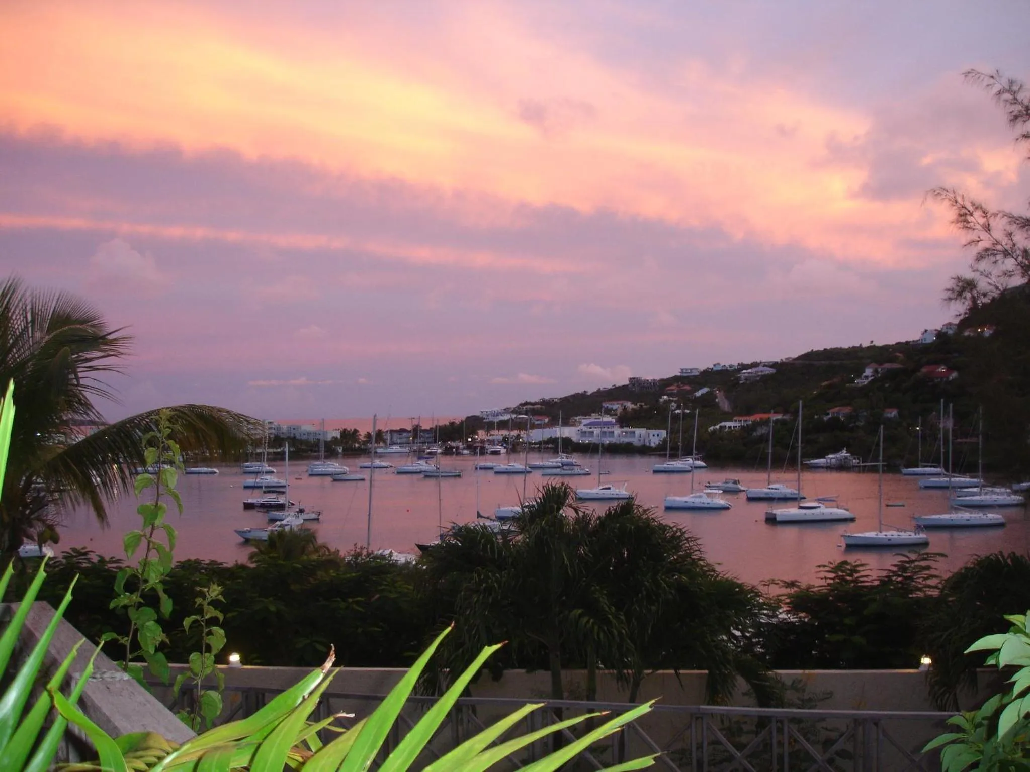Sea view in Les Balcons d'Oyster Pond