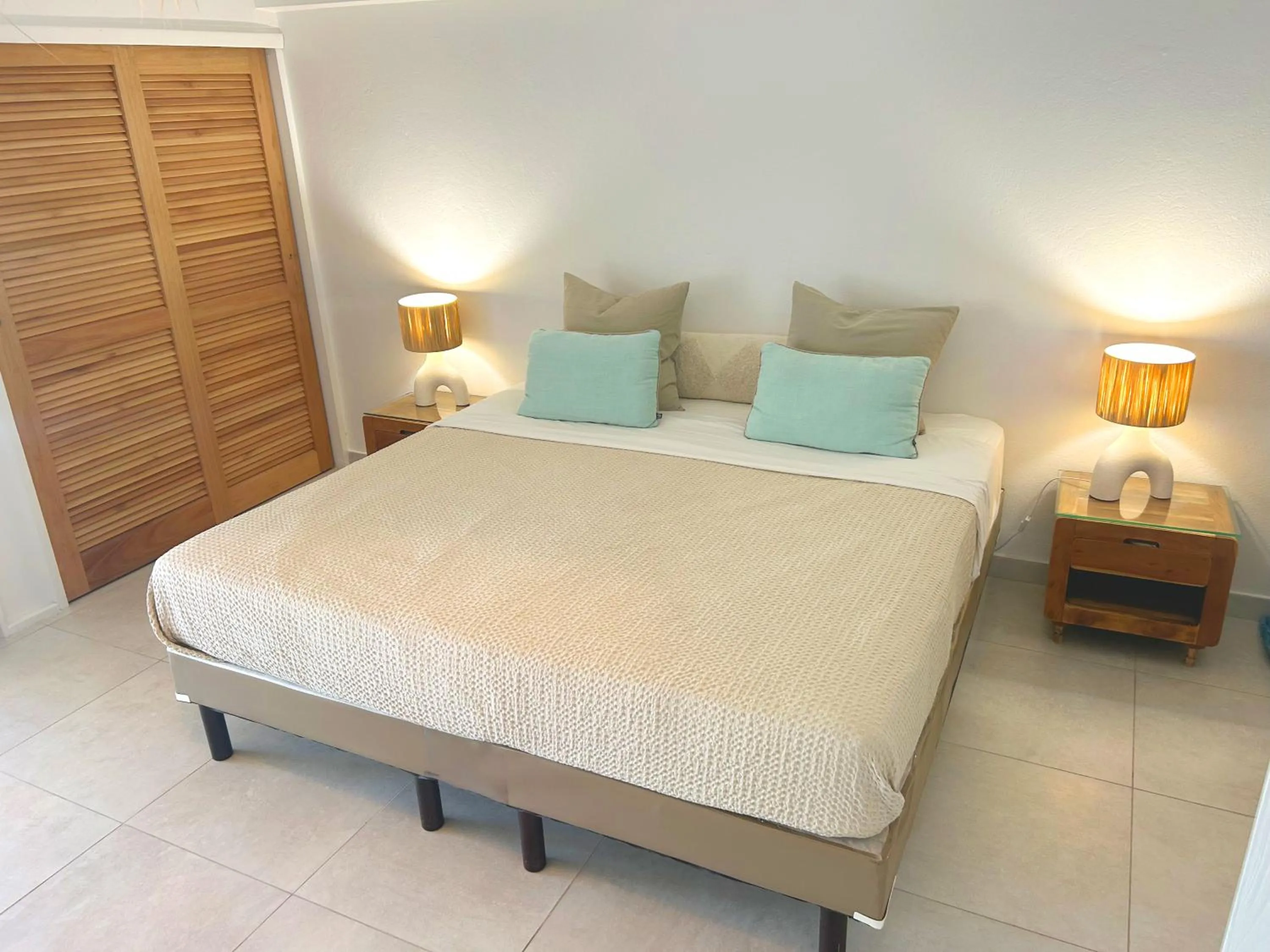 Bed in Les Balcons d'Oyster Pond