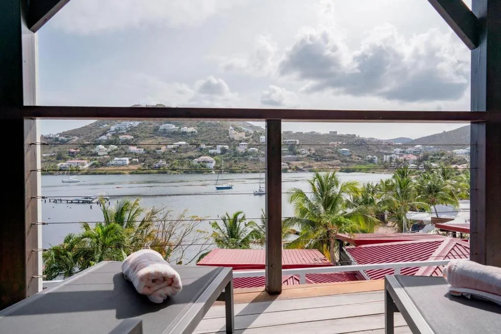 Patio in Les Balcons d'Oyster Pond