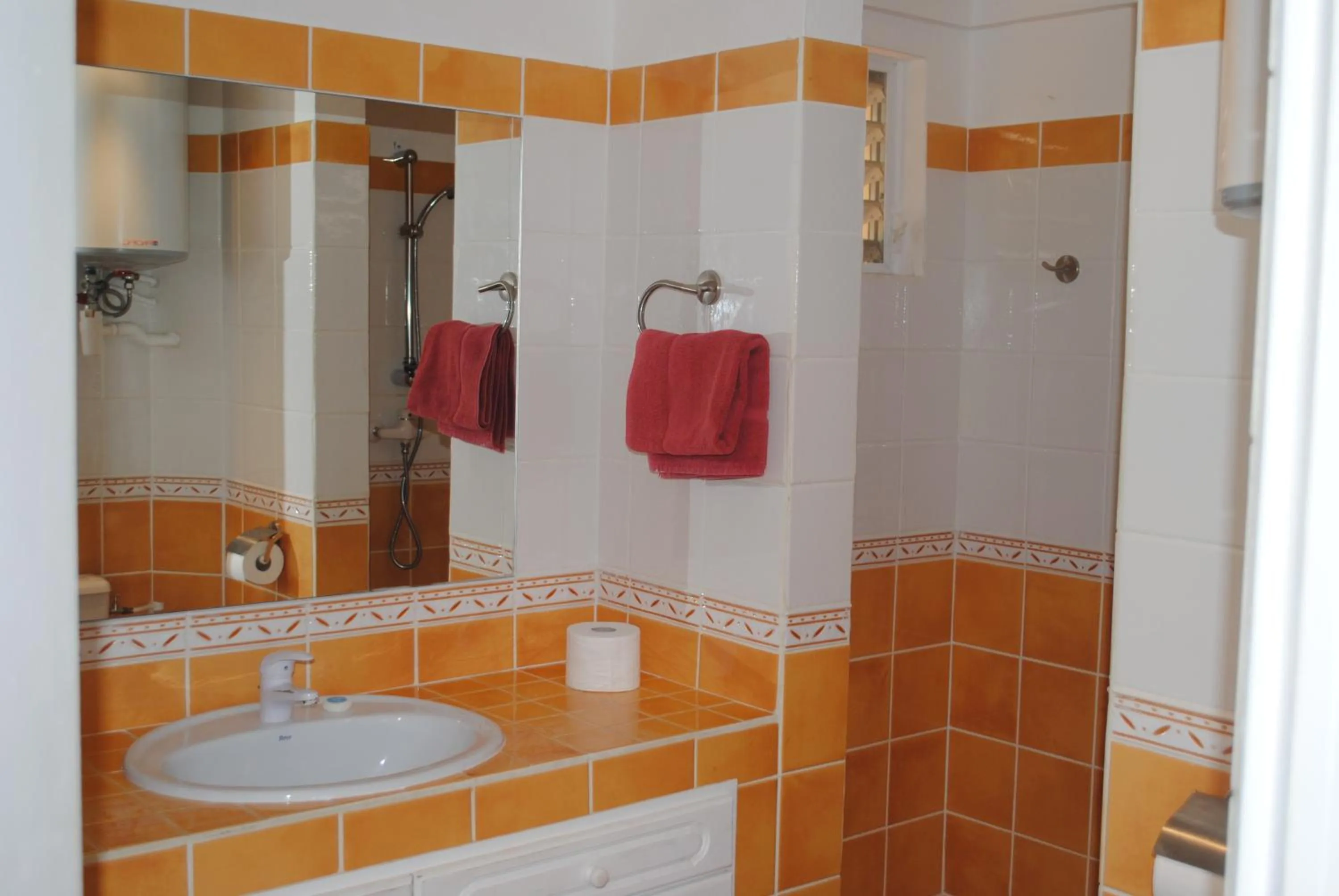 Bathroom in Les Balcons d'Oyster Pond