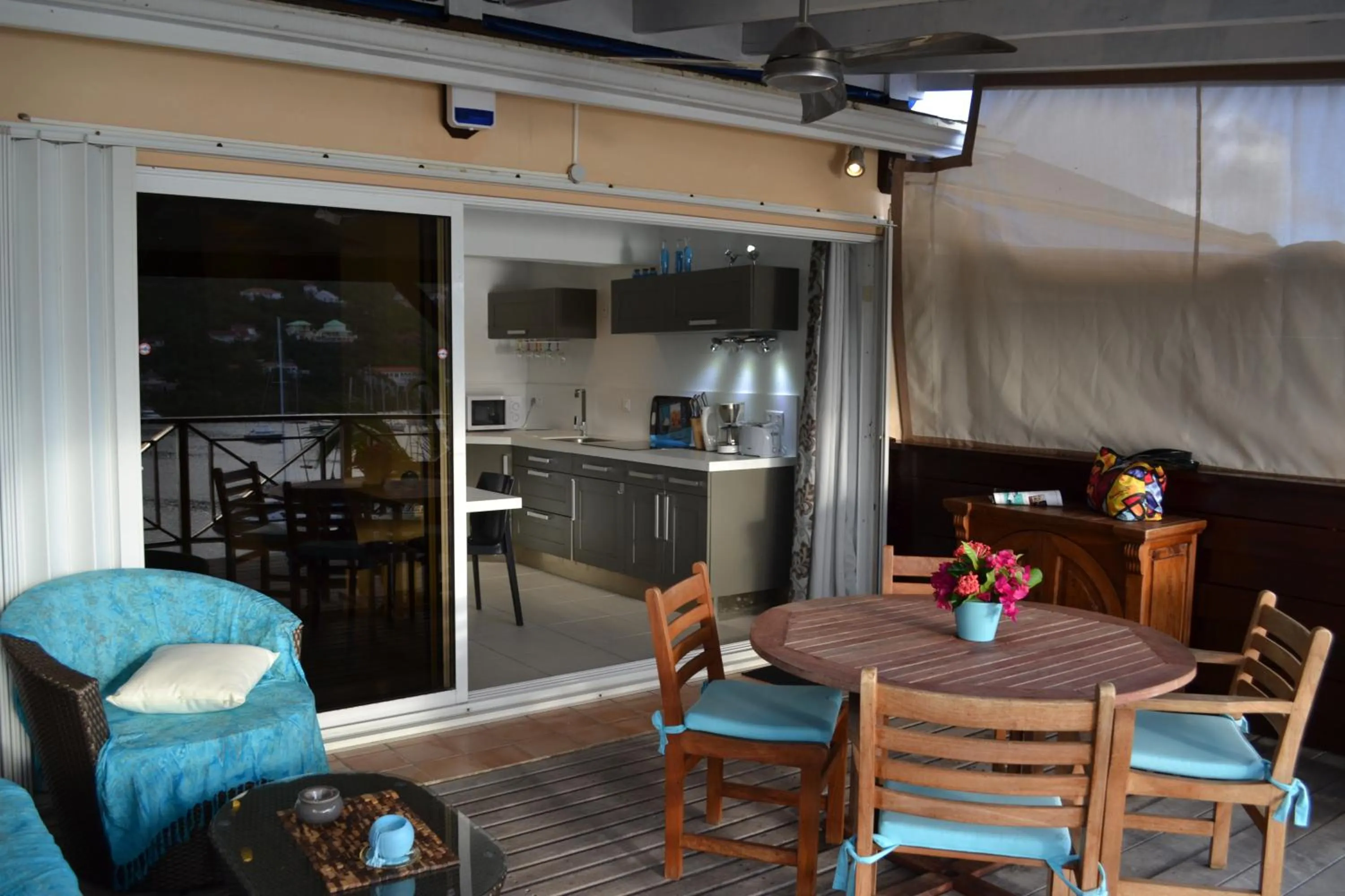 Patio in Les Balcons d'Oyster Pond