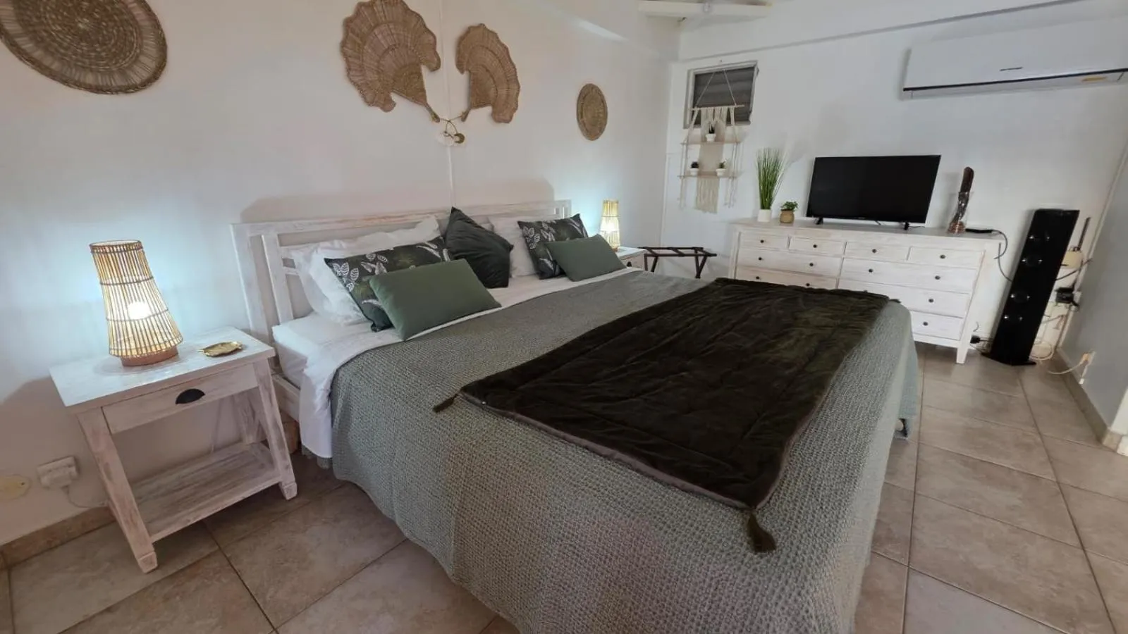 Bed in Les Balcons d'Oyster Pond