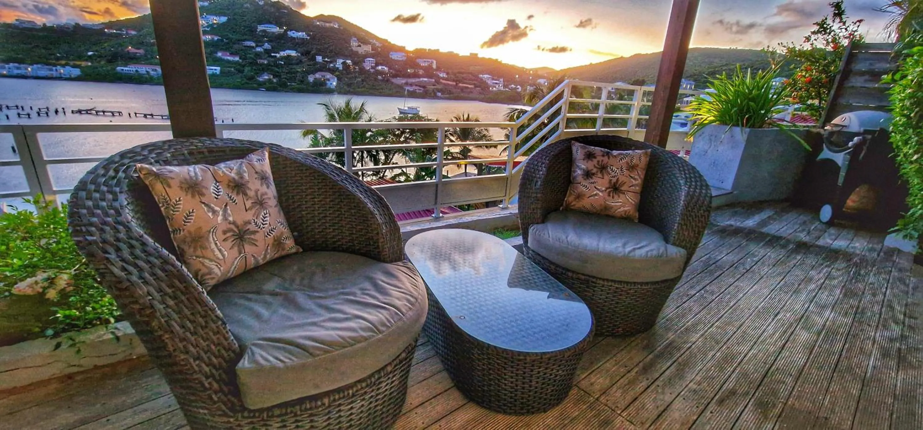 Patio in Les Balcons d'Oyster Pond