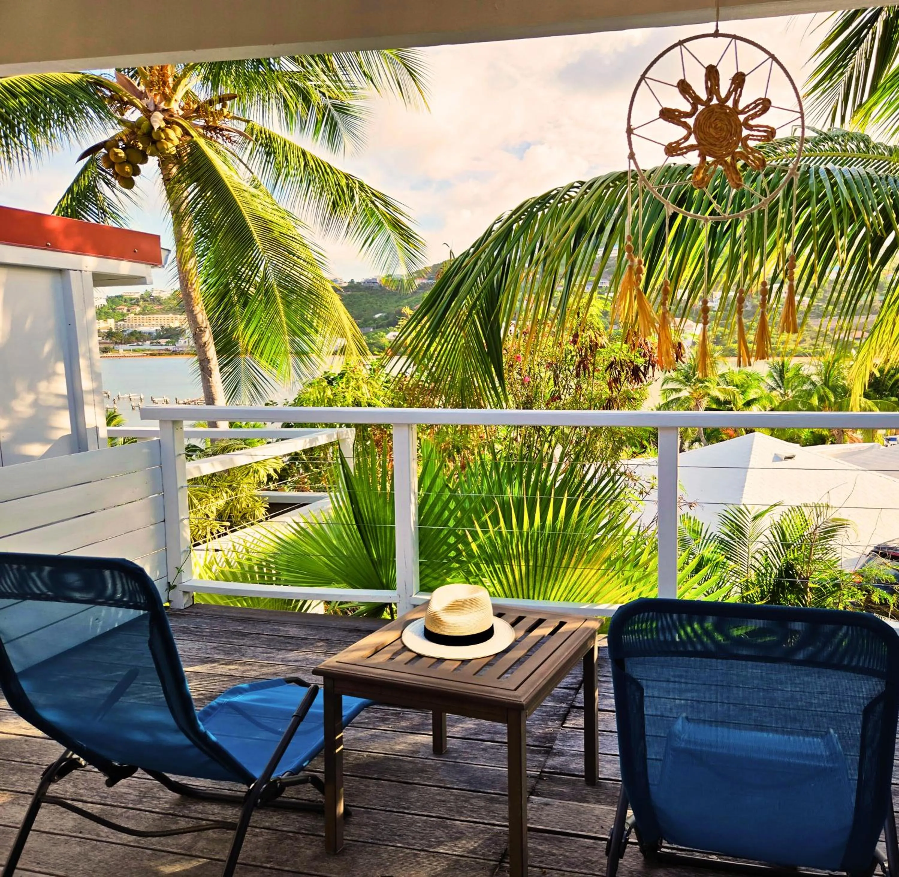 Sea view in Les Balcons d'Oyster Pond