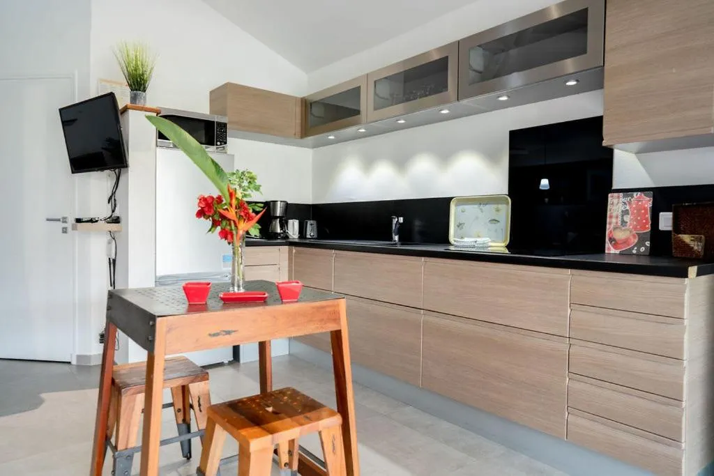 Kitchen or kitchenette in Les Balcons d'Oyster Pond