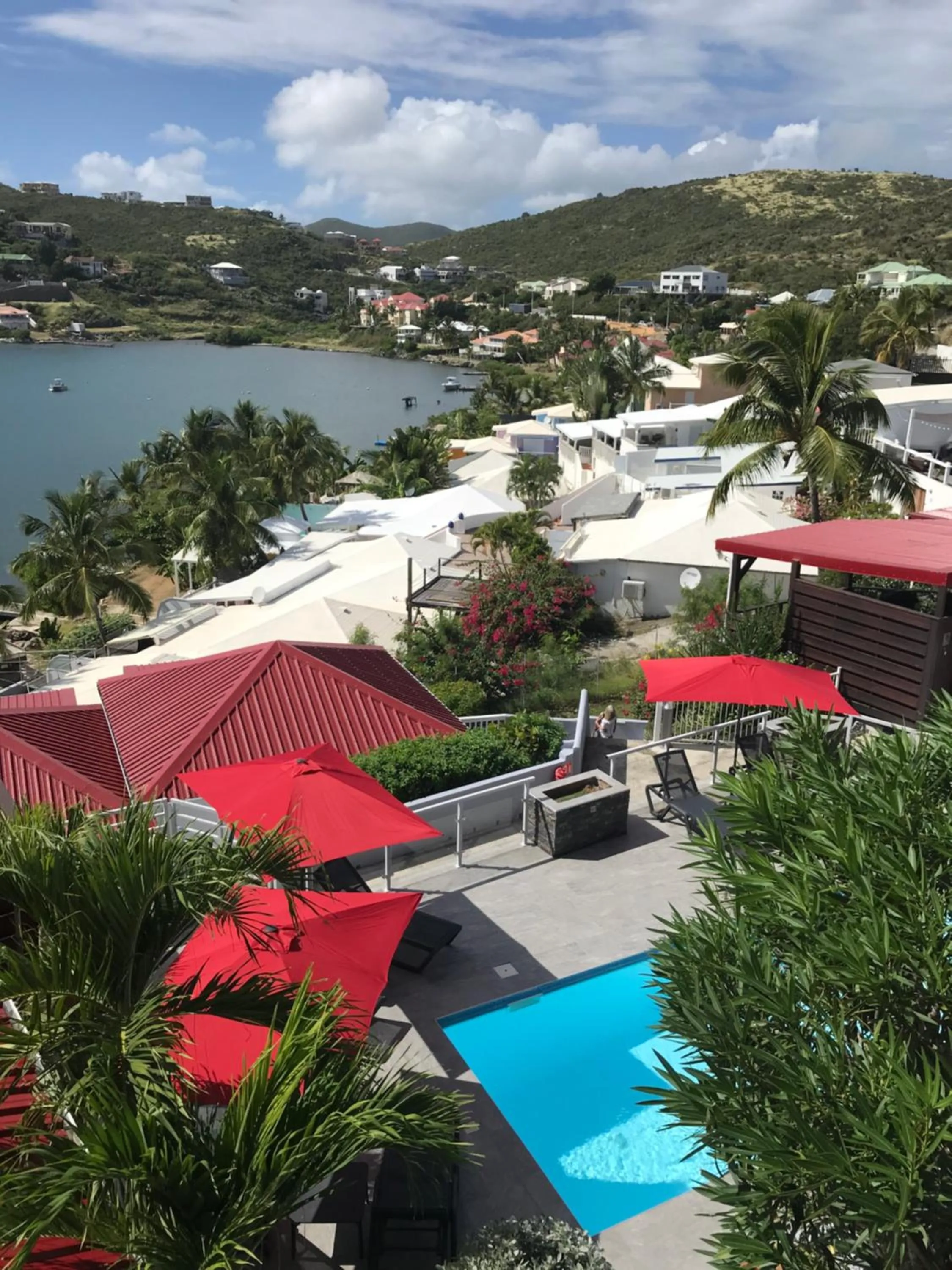 Sea view in Les Balcons d'Oyster Pond