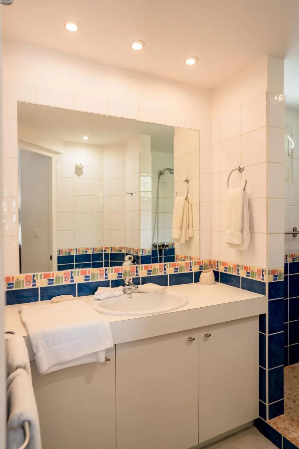Bathroom in Les Balcons d'Oyster Pond