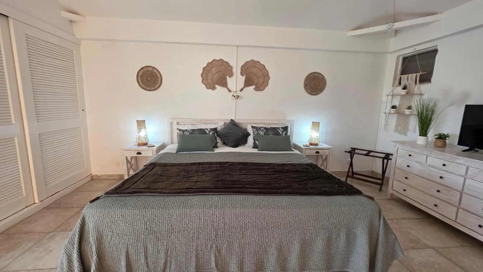 Bed in Les Balcons d'Oyster Pond