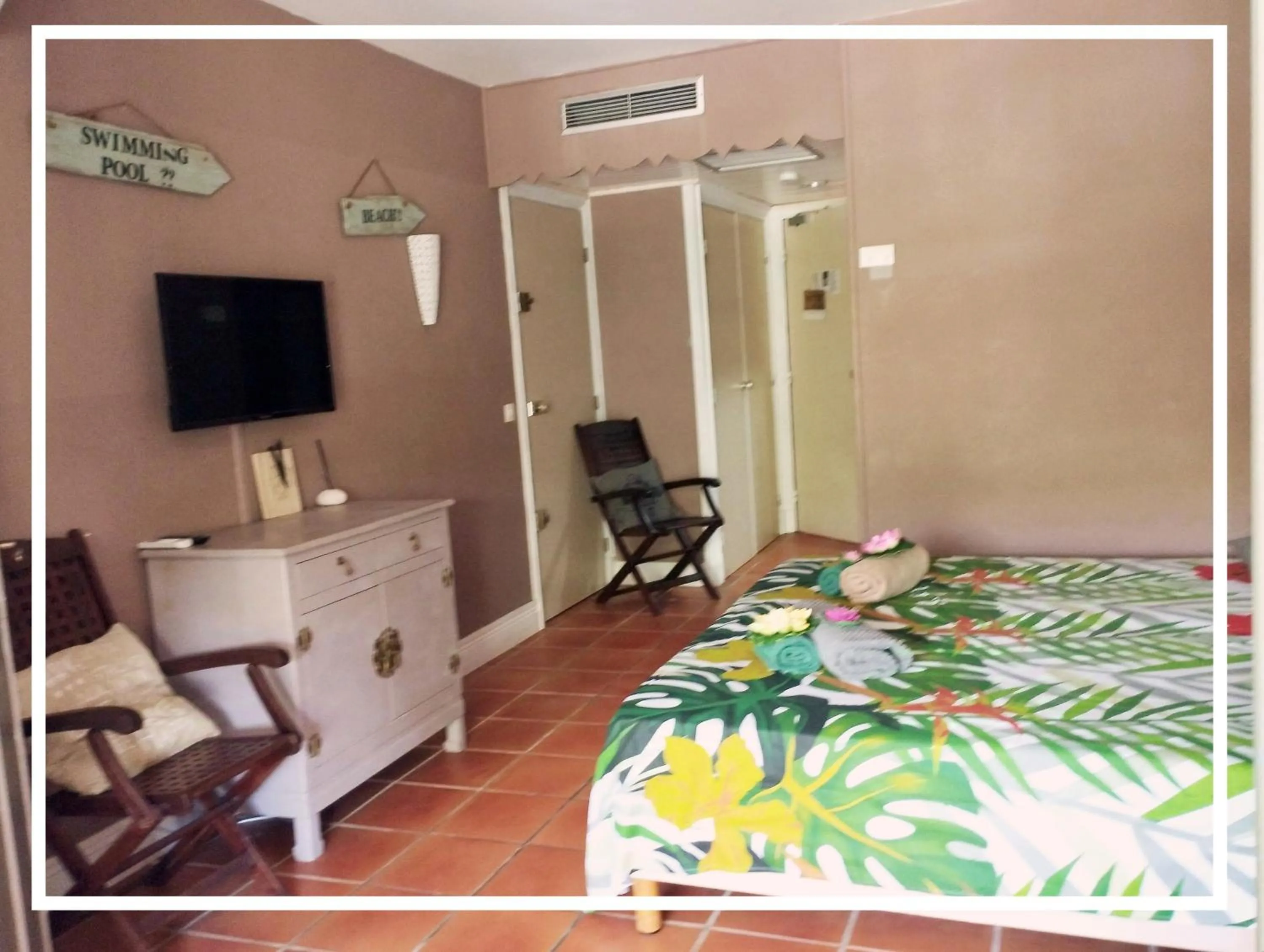 TV and multimedia, Bed in Studio Ti Dô Geo - Anse des Rochers à St François - Guadeloupe