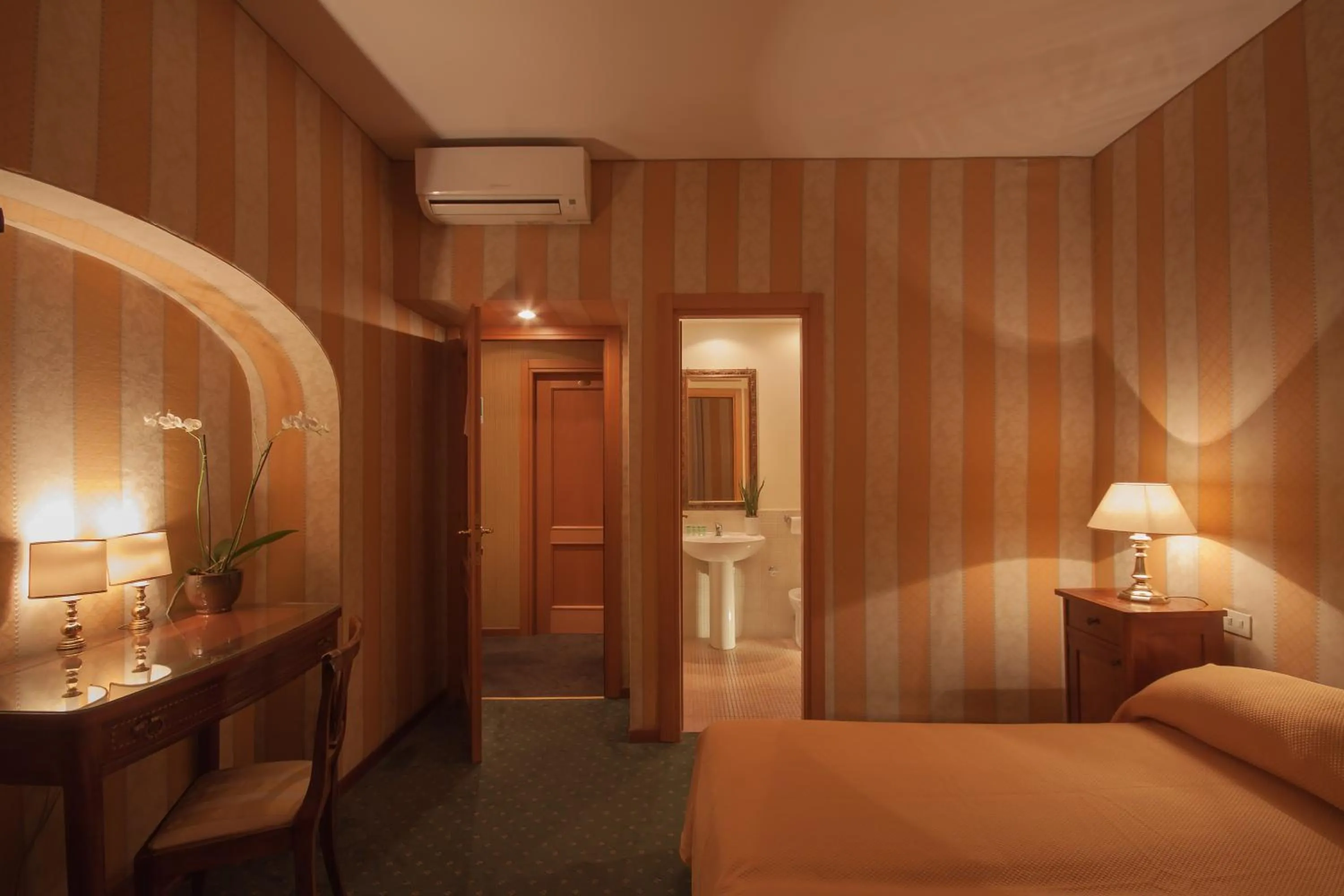 Bed in Orange Garden B&B