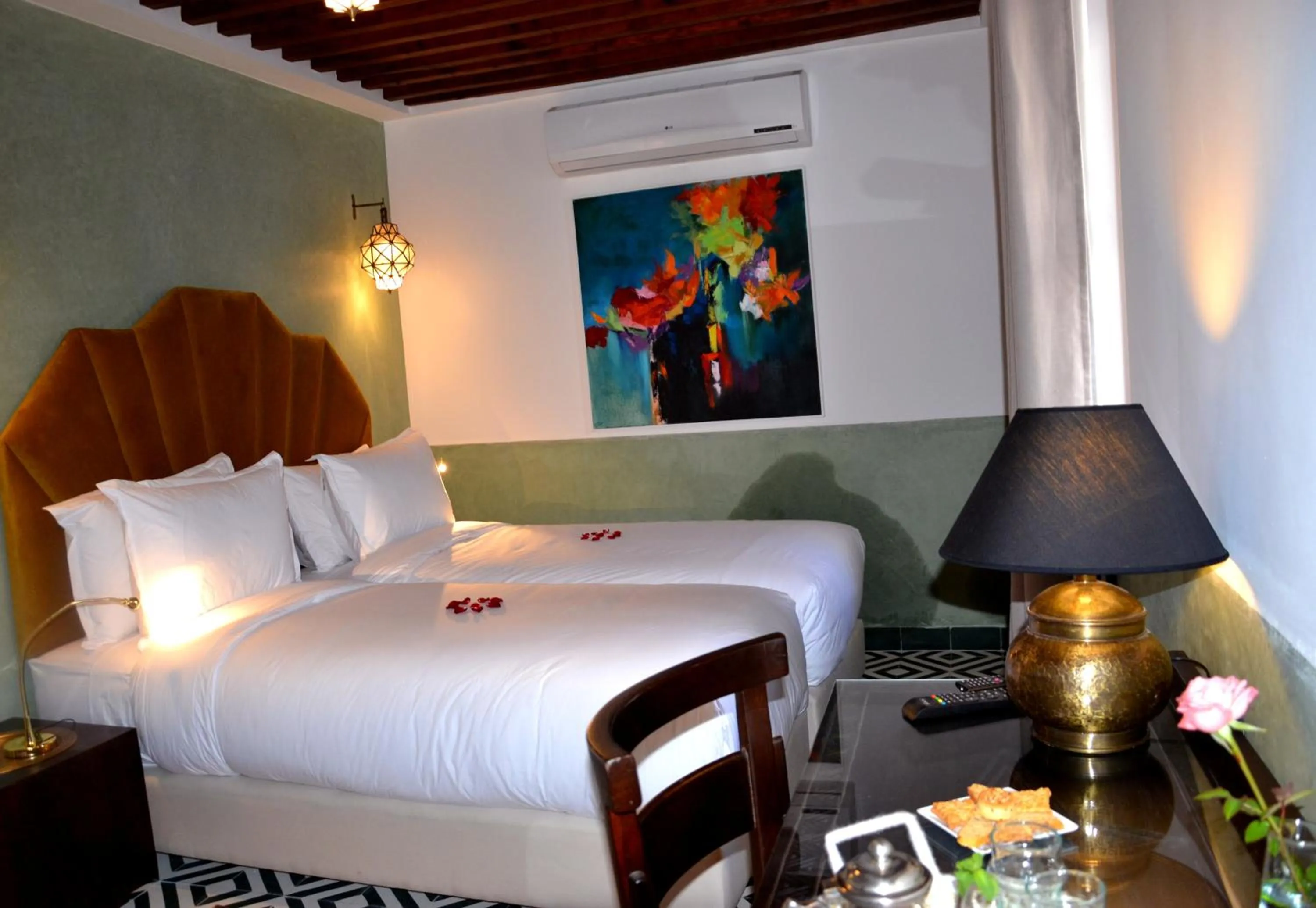 Photo of the whole room, Bed in Riad Dar Dar