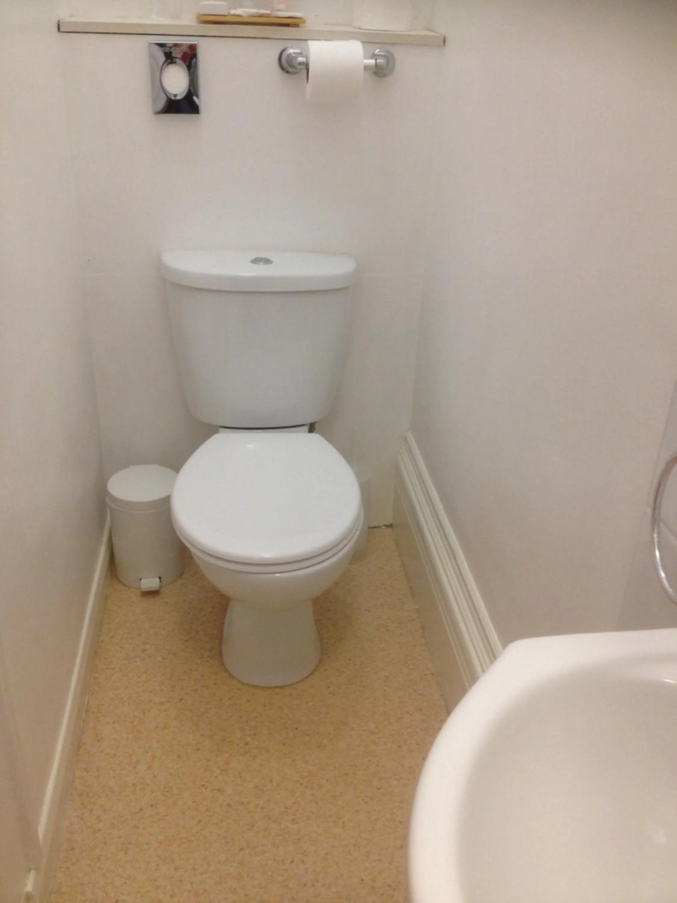 Bathroom in By The Sea Bed and Breakfast