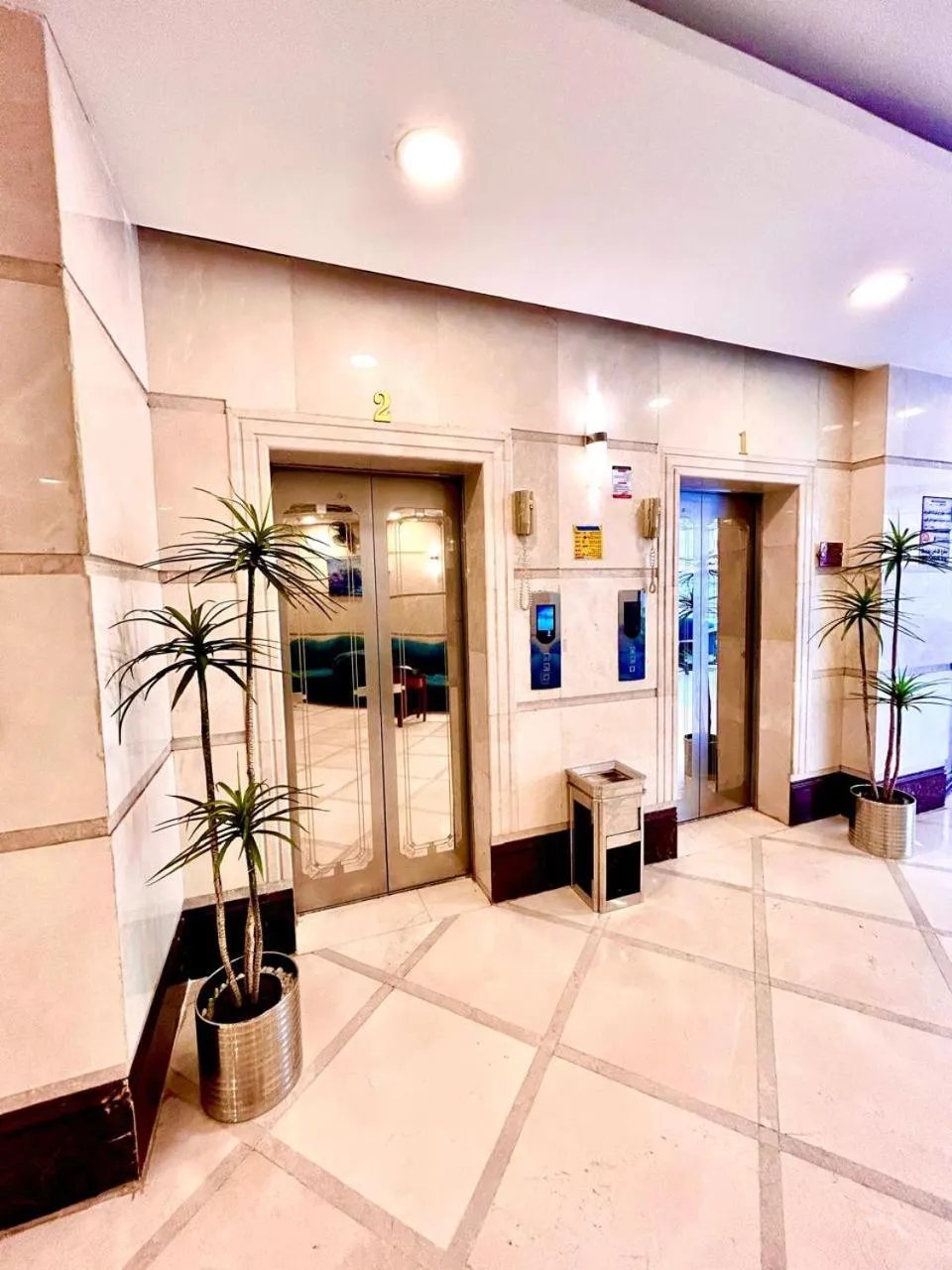 elevator in Knooz Aldiafah