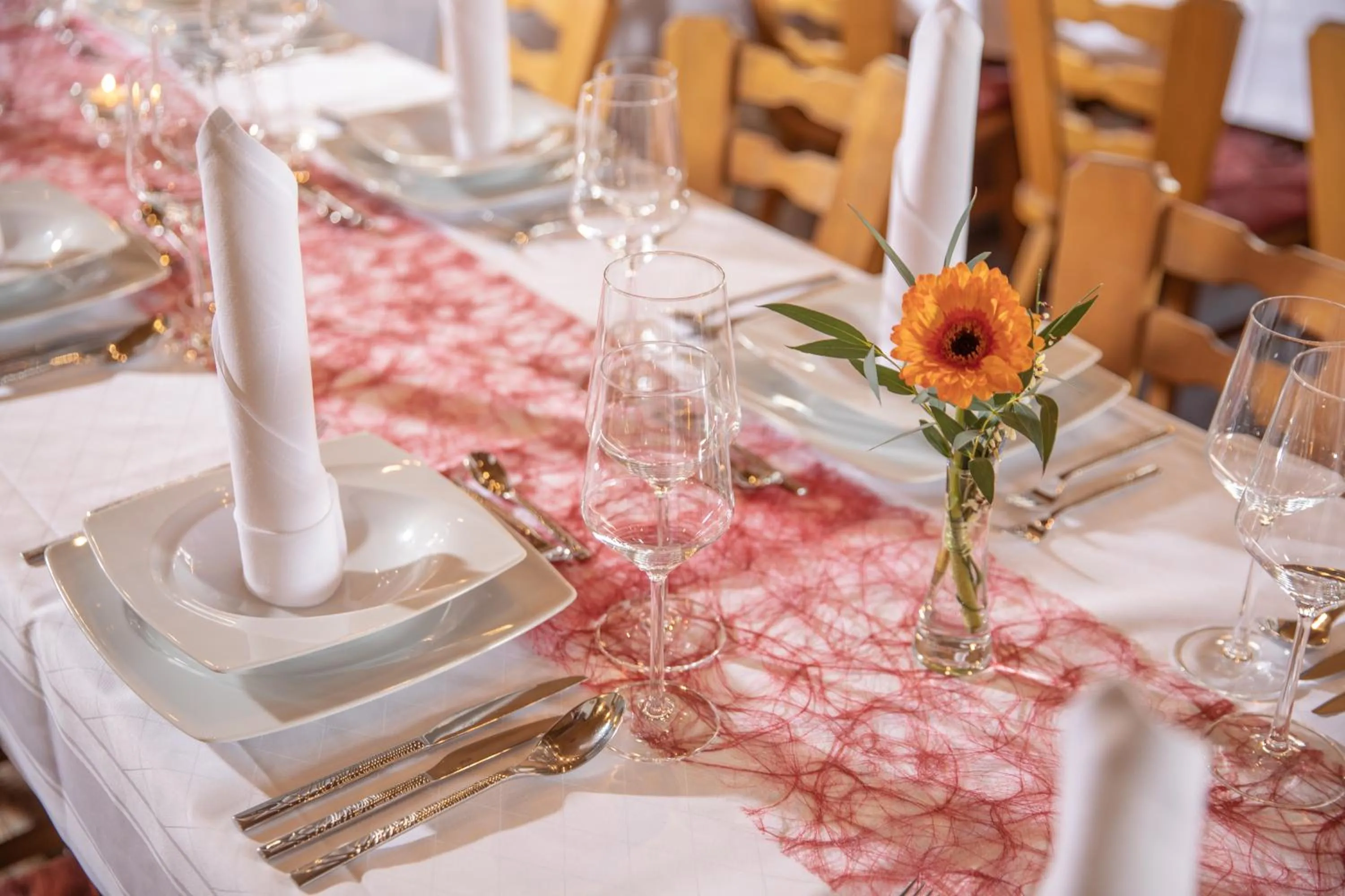 Restaurant/places to eat in Hotel-Restaurant Straussen