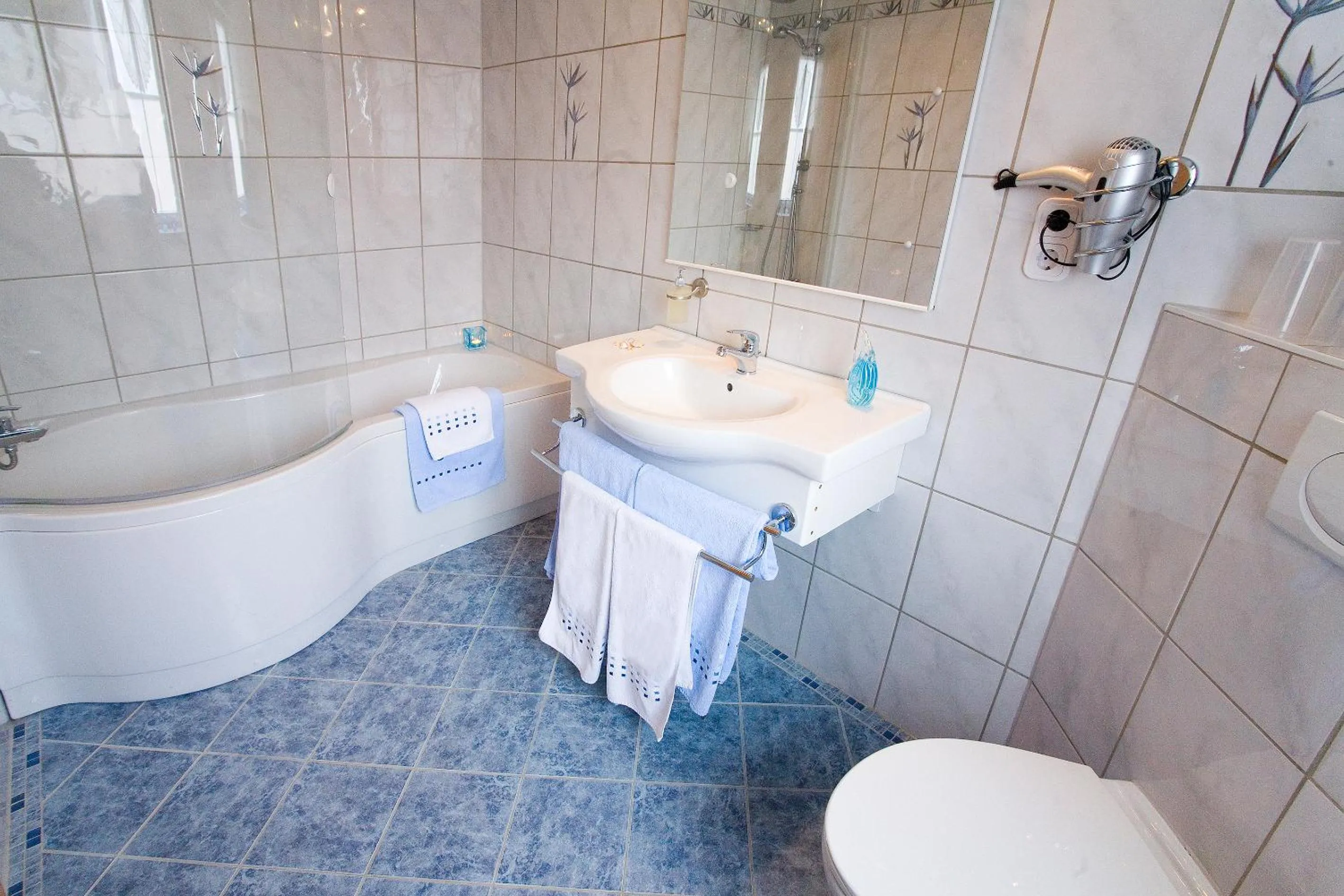 Shower in Hotel-Restaurant Straussen