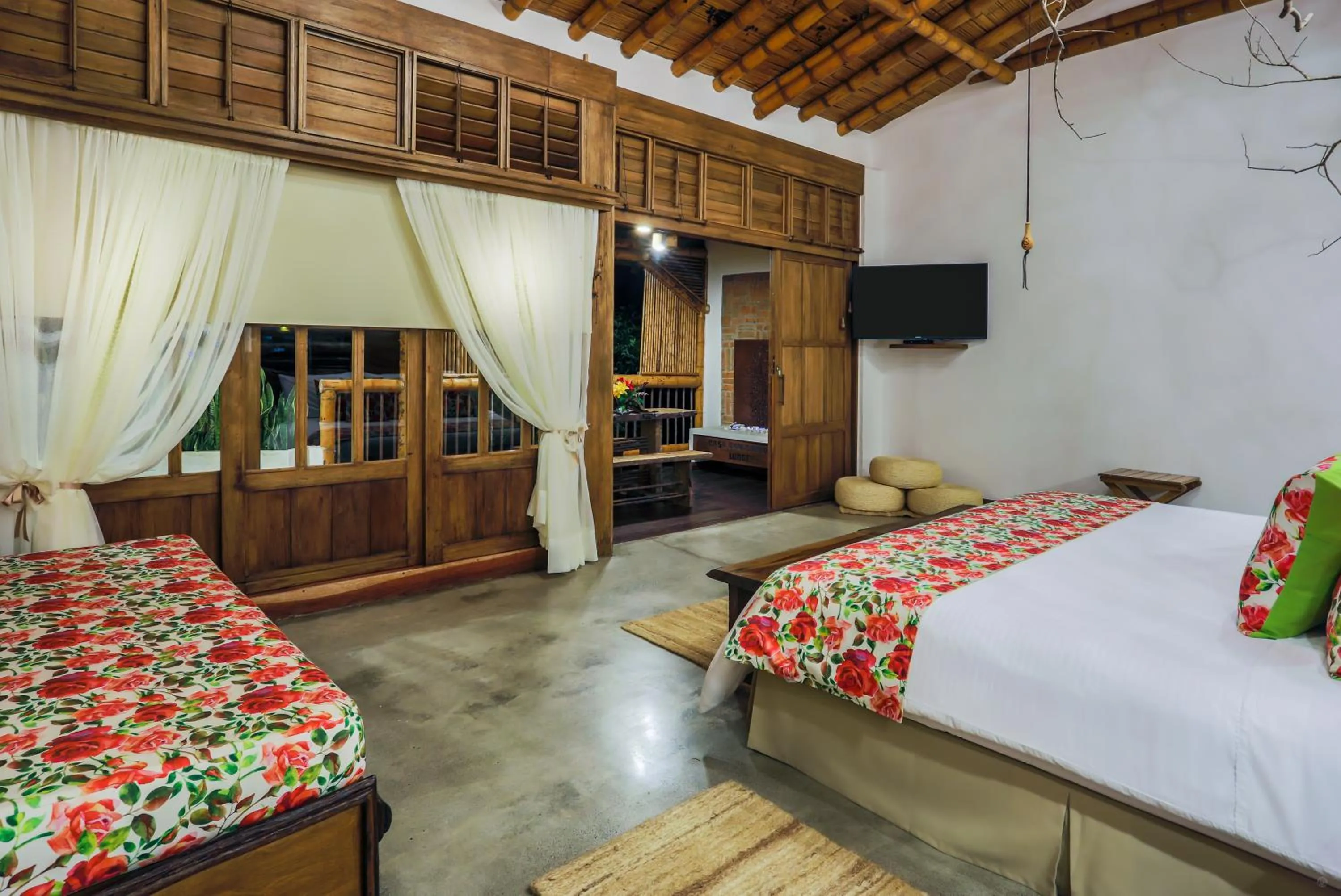Photo of the whole room, Bed in Hotel Casa San Carlos Lodge Pereira