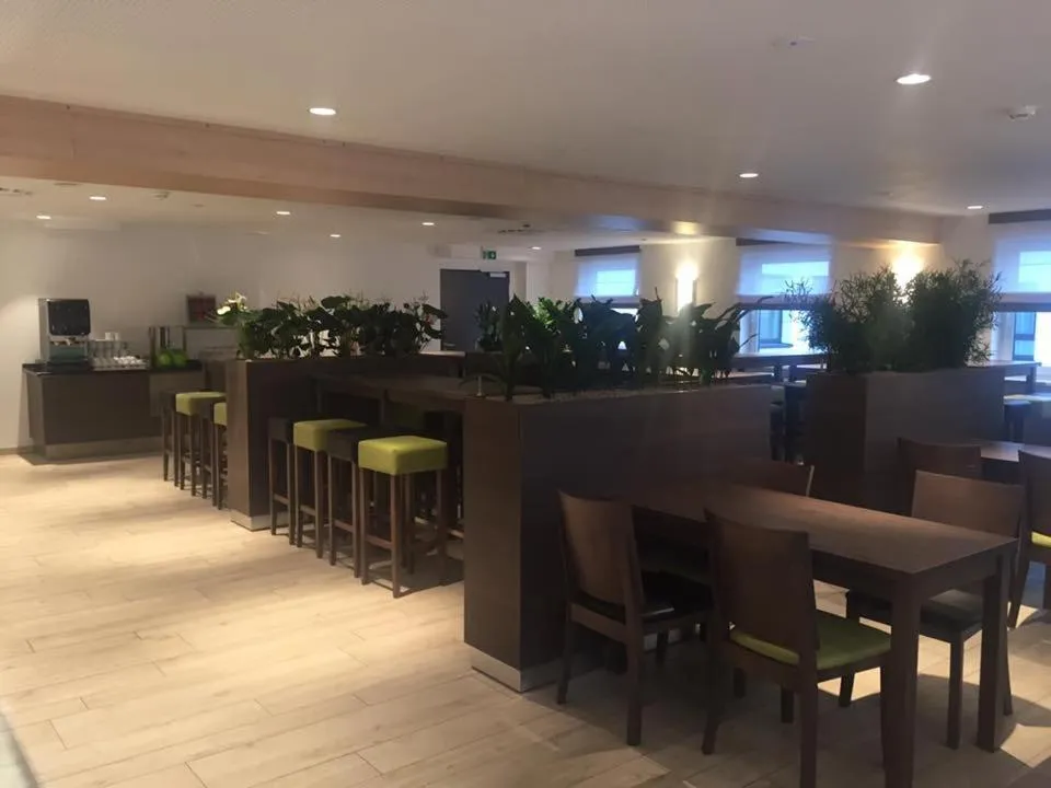 Restaurant/places to eat in Novina Sleep Inn Herzogenaurach