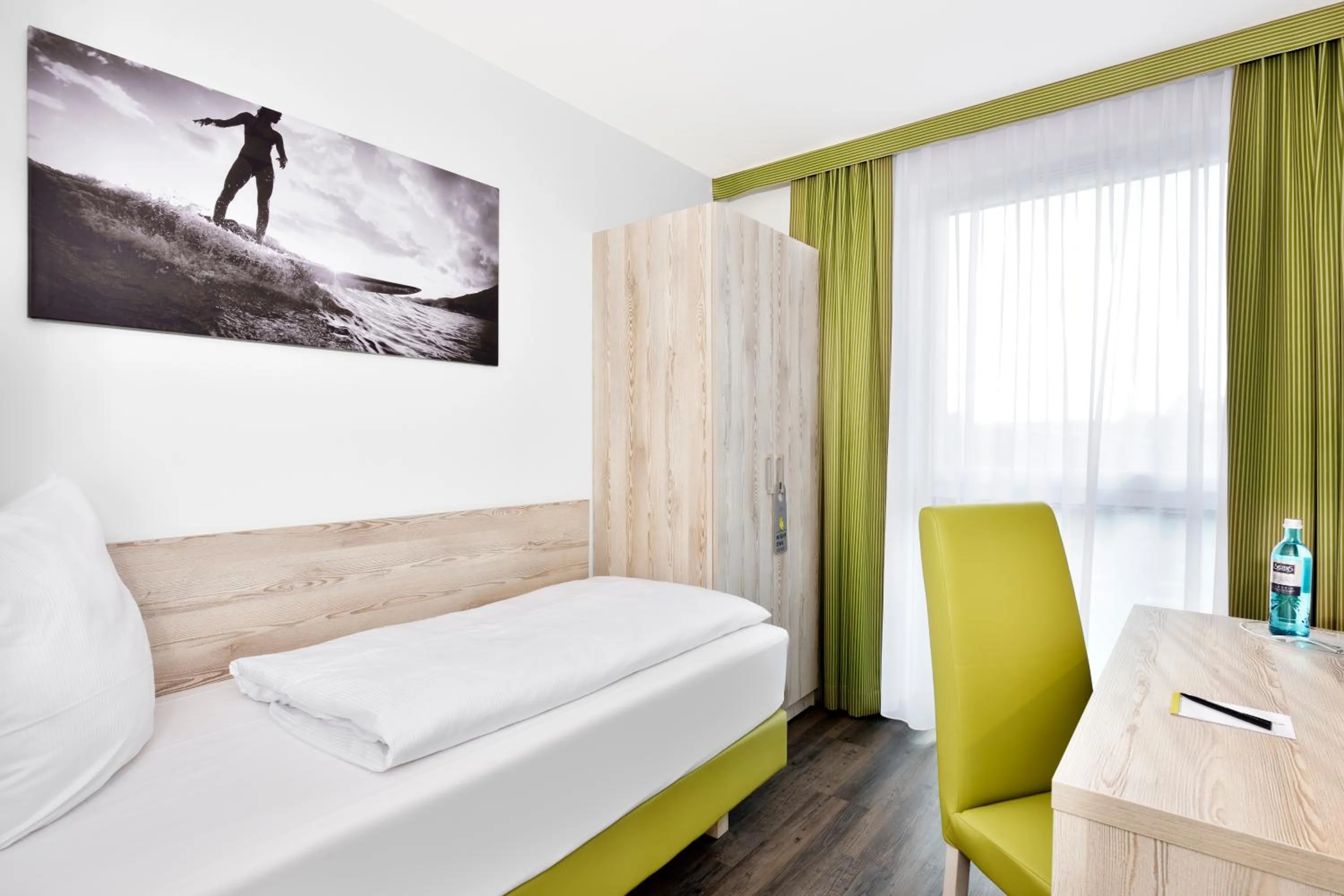 Photo of the whole room, Bed in Novina Sleep Inn Herzogenaurach